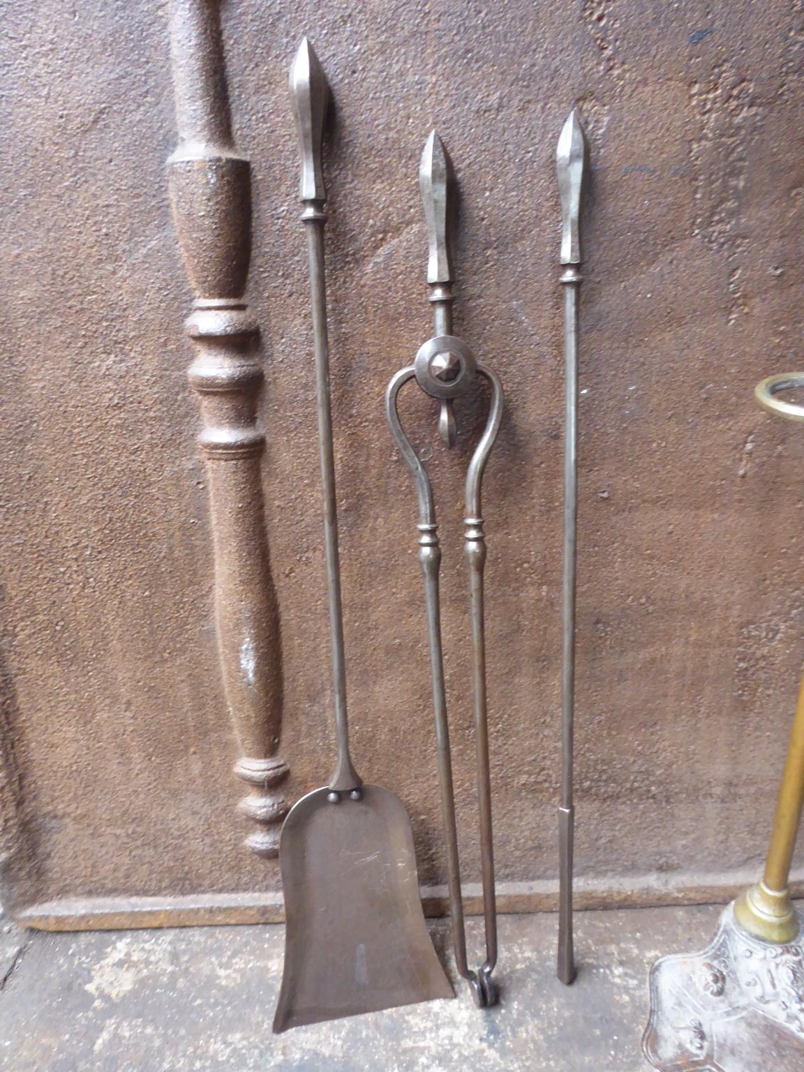 Ottone Piccoli strumenti antichi inglesi vittoriani per caminetti o strumenti per il fuoco, XIX secolo in vendita