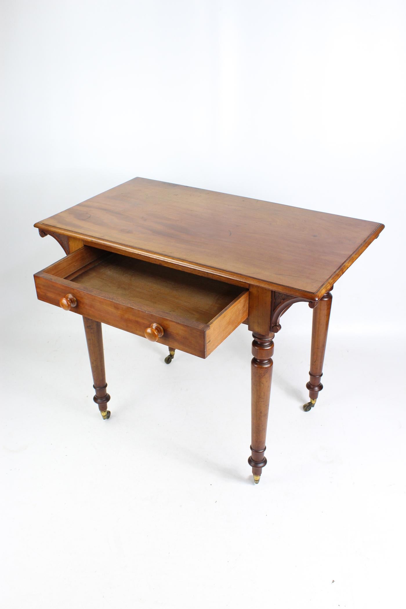 Small Antique English Victorian Mahogany Writing Table Desk, circa 1870 In Good Condition In Leeds, West Yorkshire