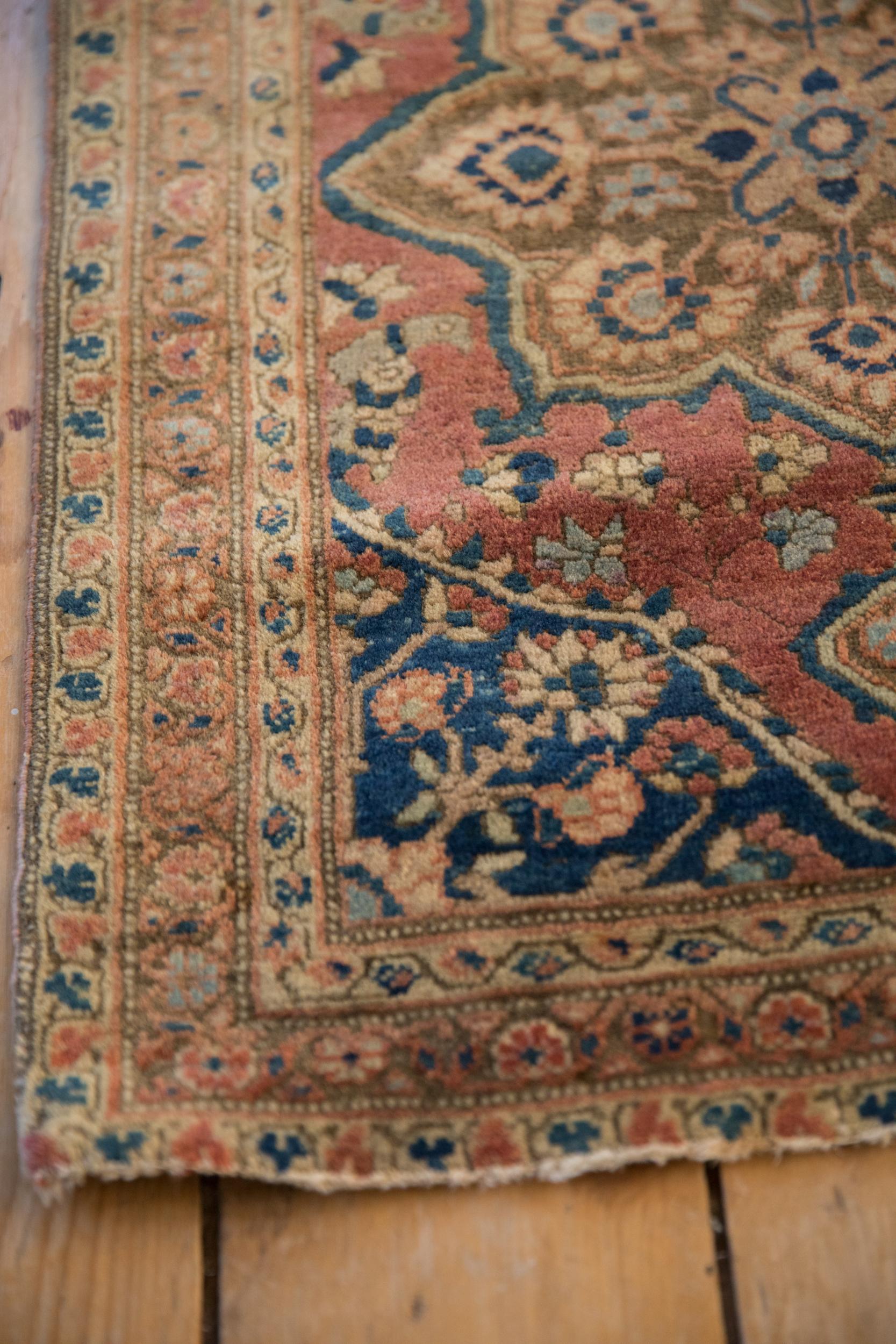 Small Antique Farahan Rug In Fair Condition For Sale In Katonah, NY