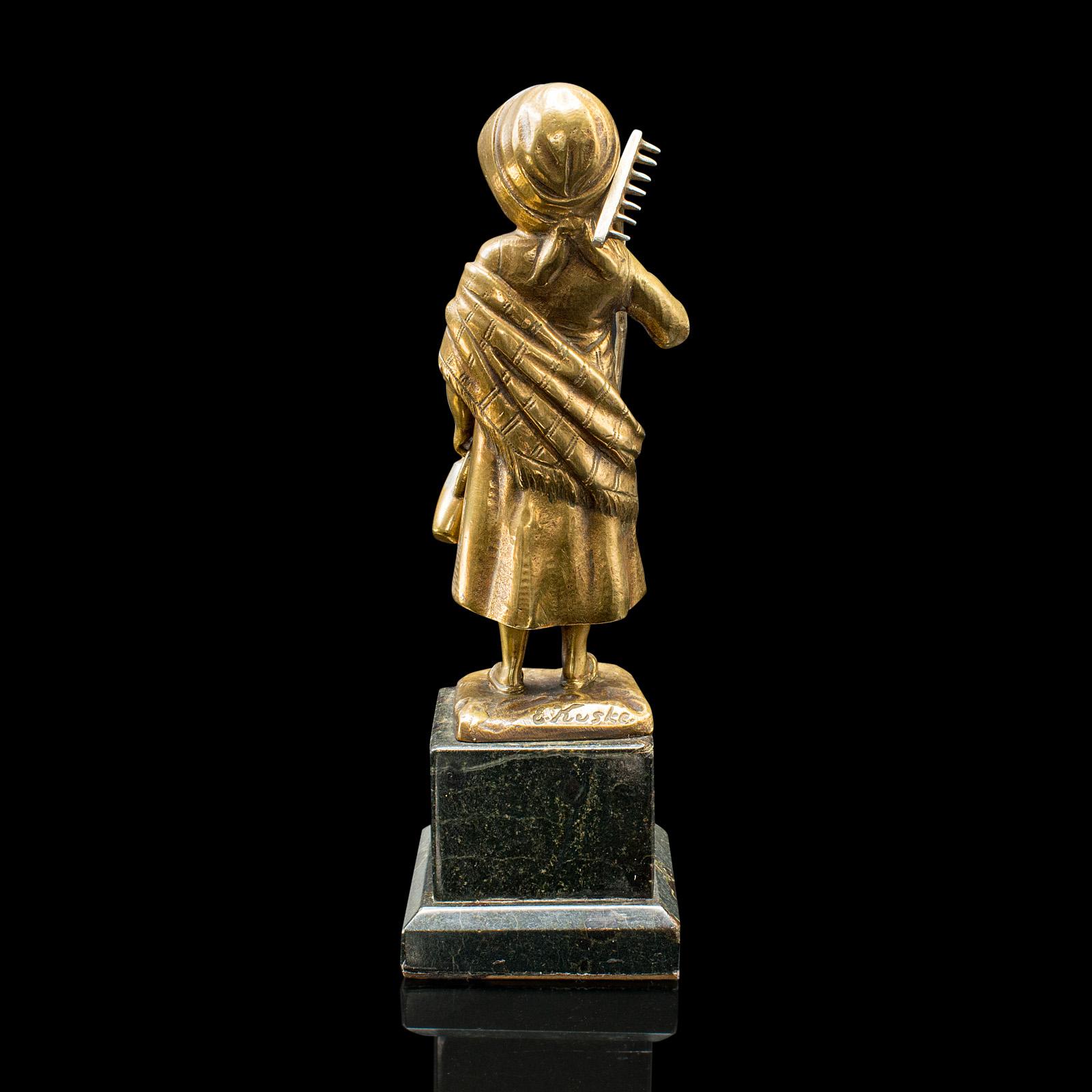 Francese Piccola figura antica di contadina, francese, bronzo, statuetta, provinciale, C.C. in vendita