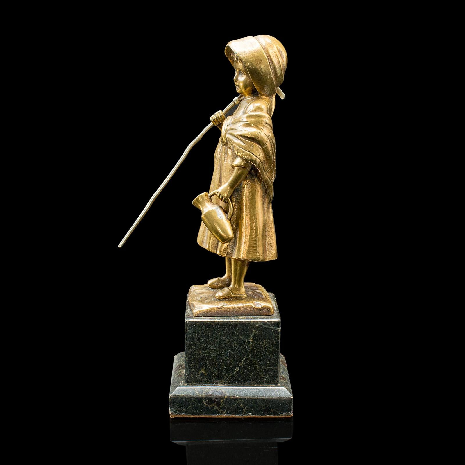 Piccola figura antica di contadina, francese, bronzo, statuetta, provinciale, C.C. In condizioni buone in vendita a Hele, Devon, GB