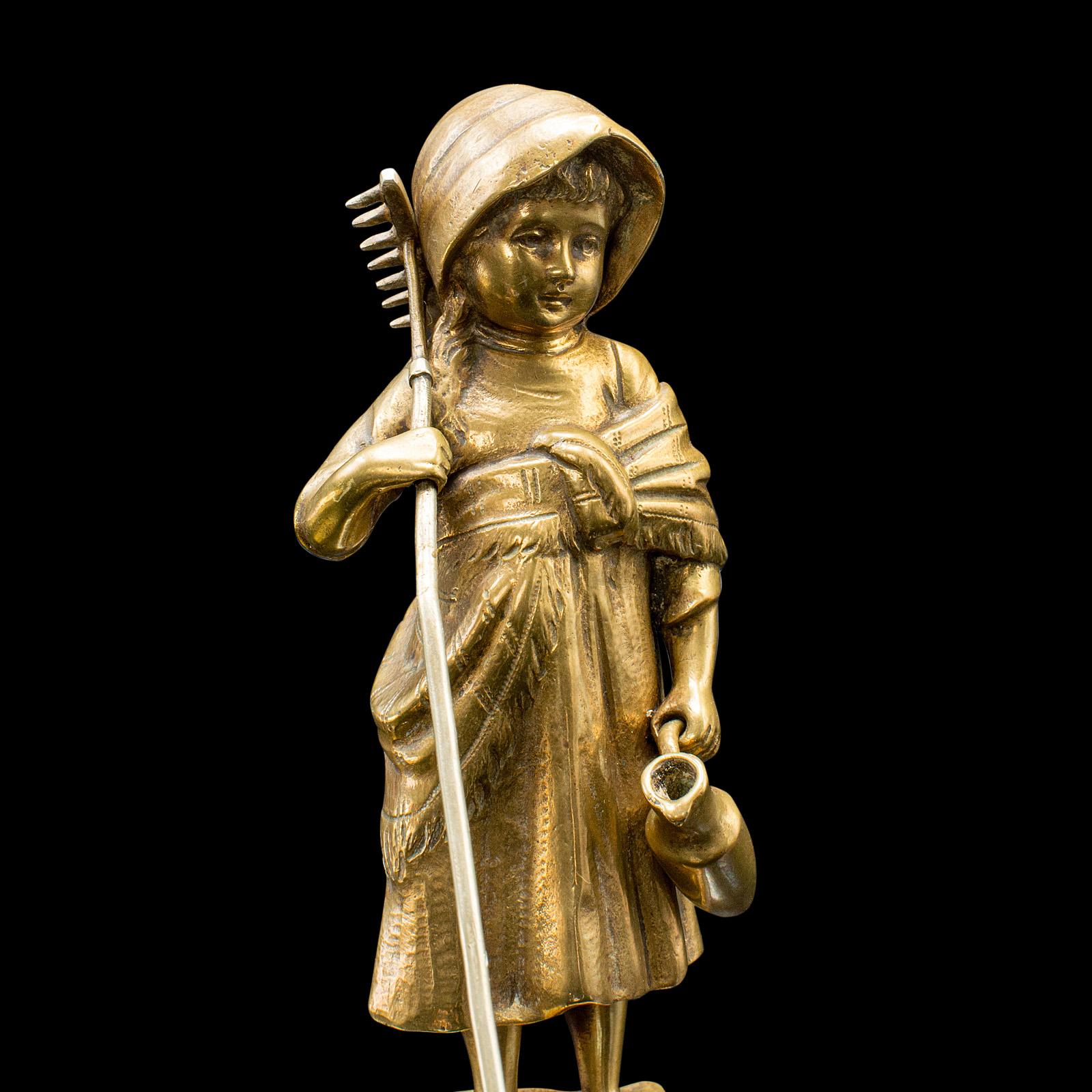 XX secolo Piccola figura antica di contadina, francese, bronzo, statuetta, provinciale, C.C. in vendita