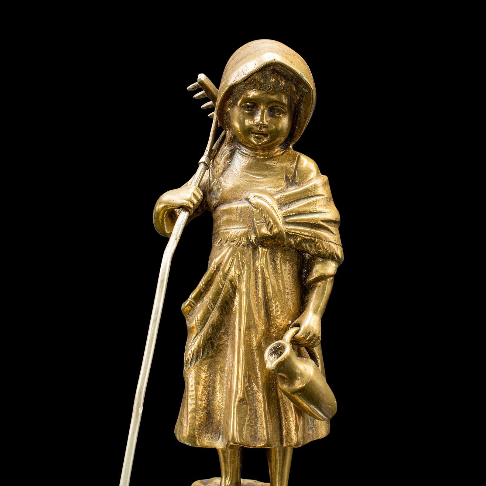 Bronzo Piccola figura antica di contadina, francese, bronzo, statuetta, provinciale, C.C. in vendita