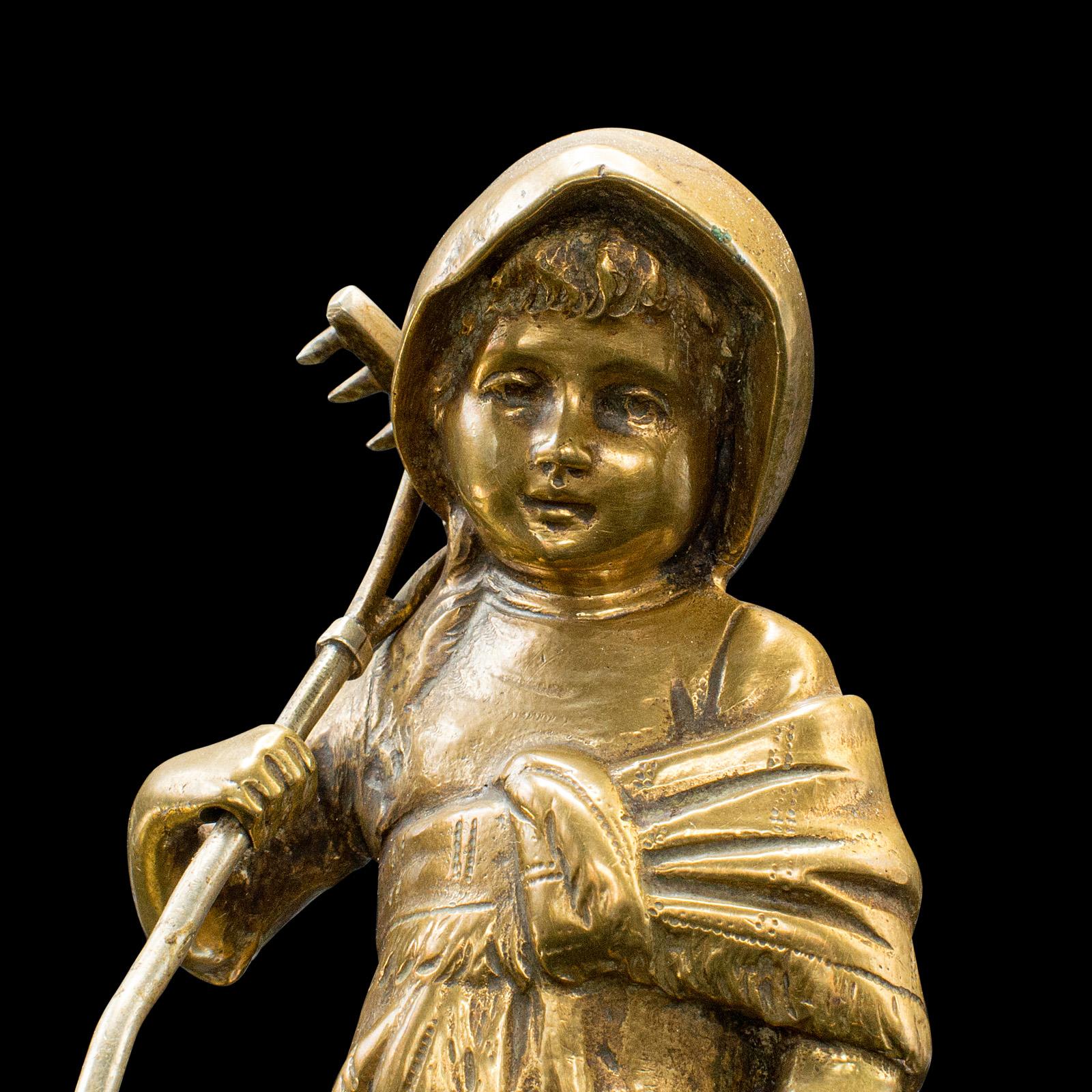 Piccola figura antica di contadina, francese, bronzo, statuetta, provinciale, C.C. in vendita 2