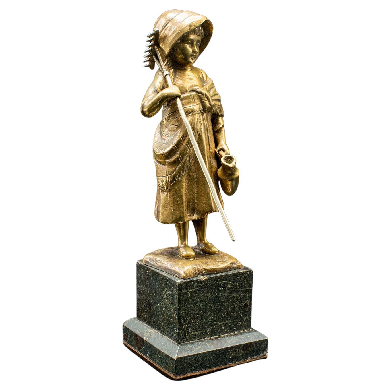 Petite figurine ancienne de jeune fille de ferme, française, bronze, statuette, provinciale, vers 1920