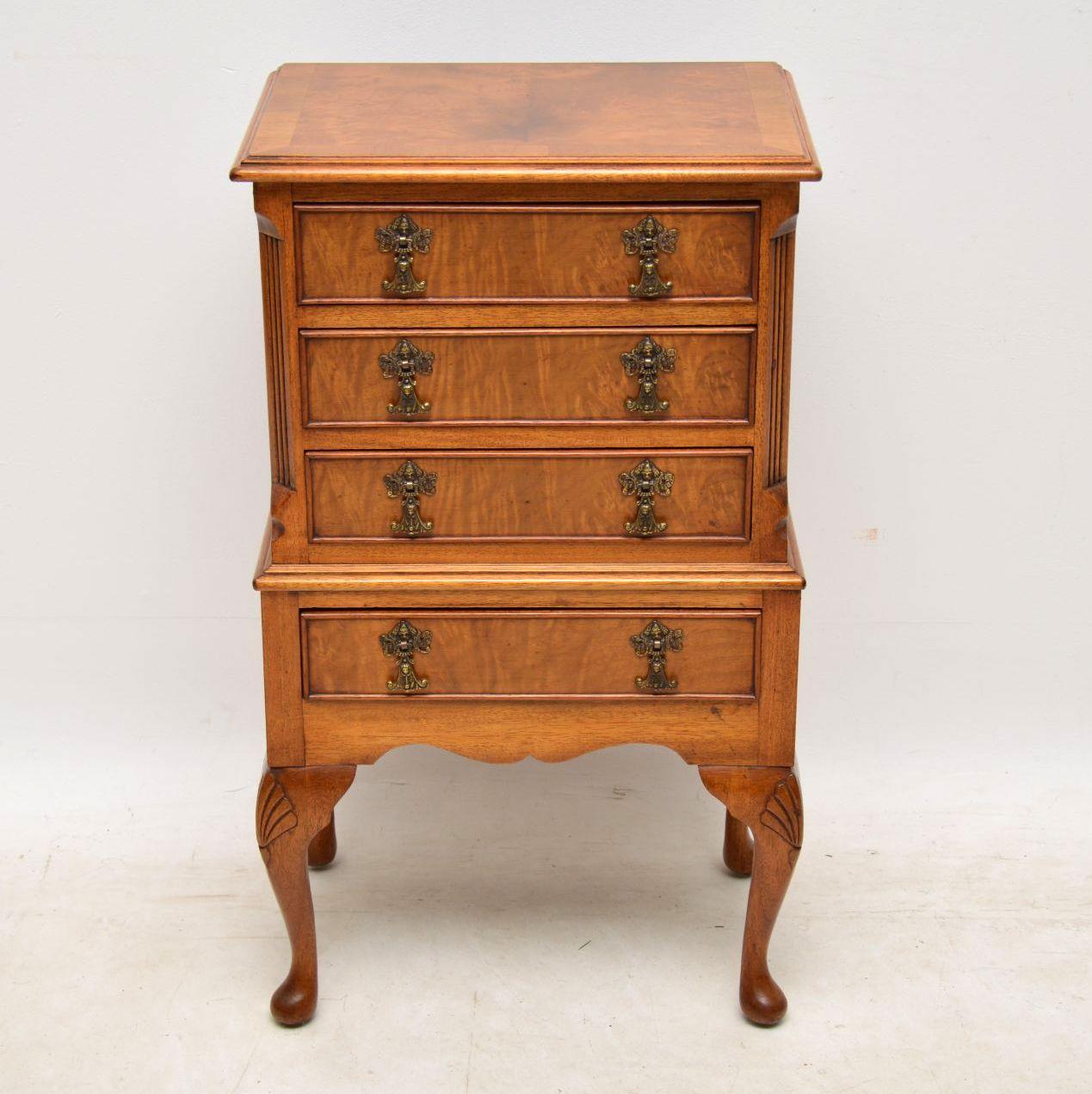 This small antique chest of drawers on legs is a very versatile piece. It's the size of a bedside chest and could be used as a side table anywhere in the home. This piece is good quality with a nice shape and some fine features. The walnut has a