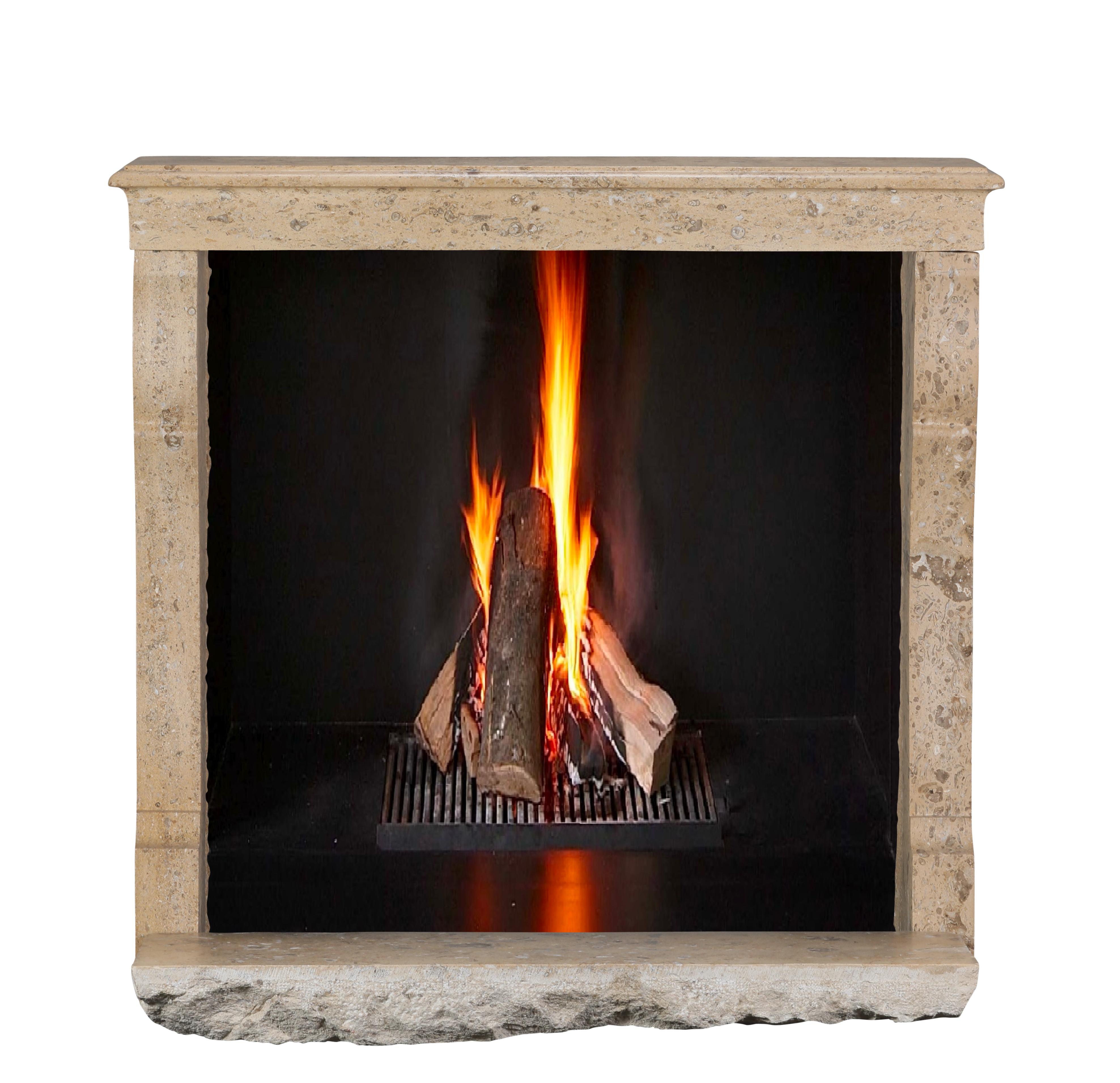 Sculpté à la main Petite cheminée antique pour barbecue encastrée dans une cuisine Timeless en vente