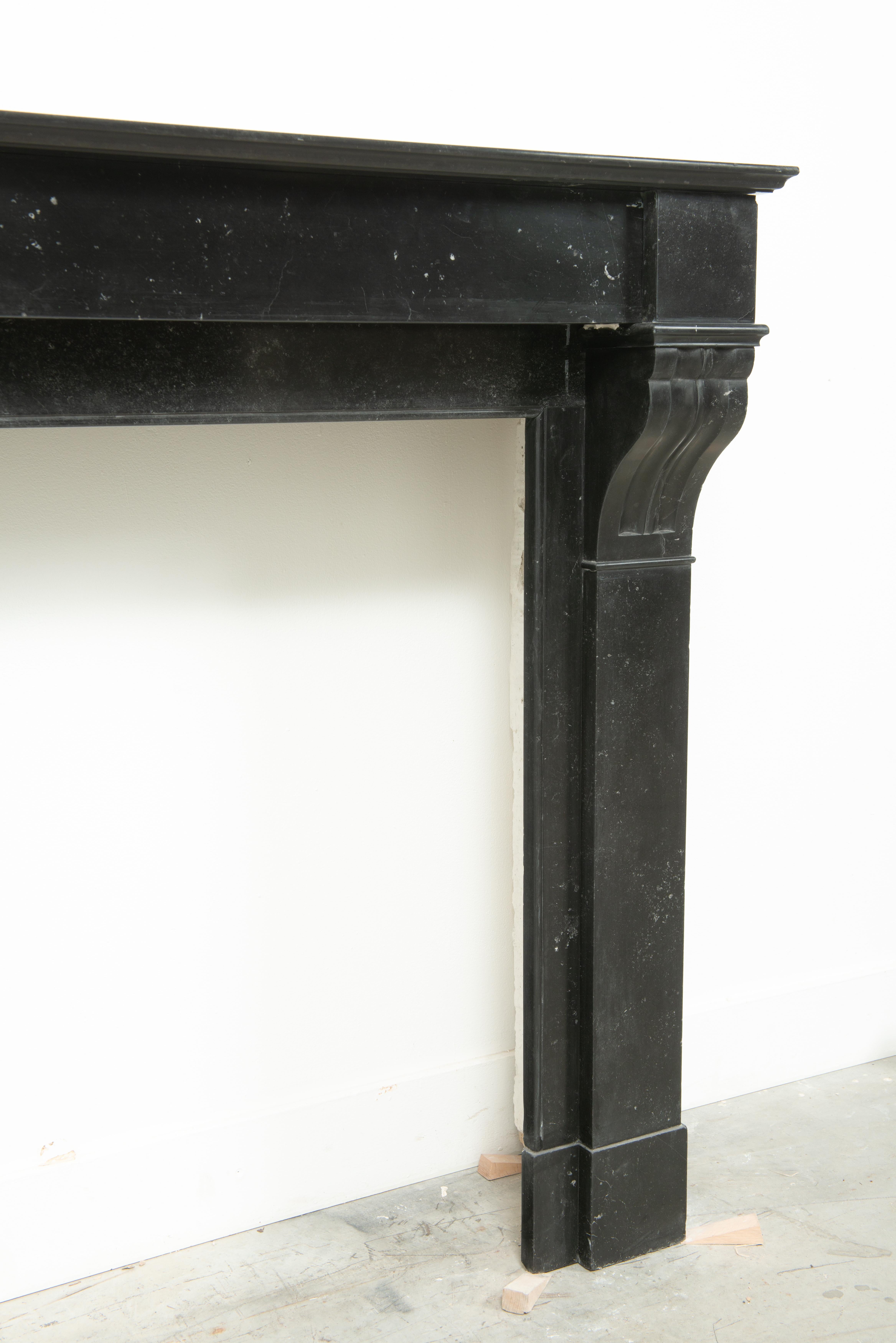 Piccolo caminetto antico con in vendita 7