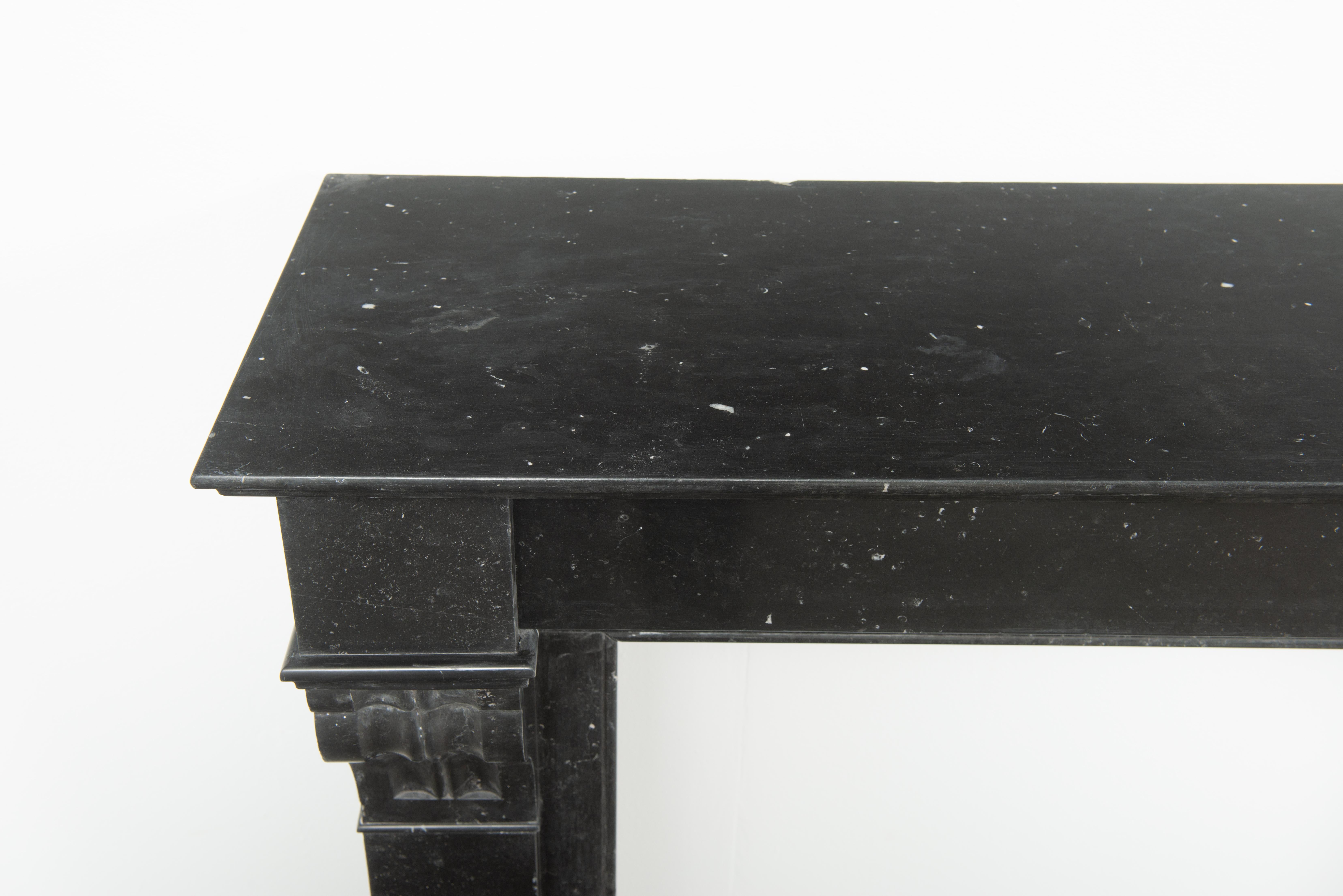 Piccolo caminetto antico con in vendita 9