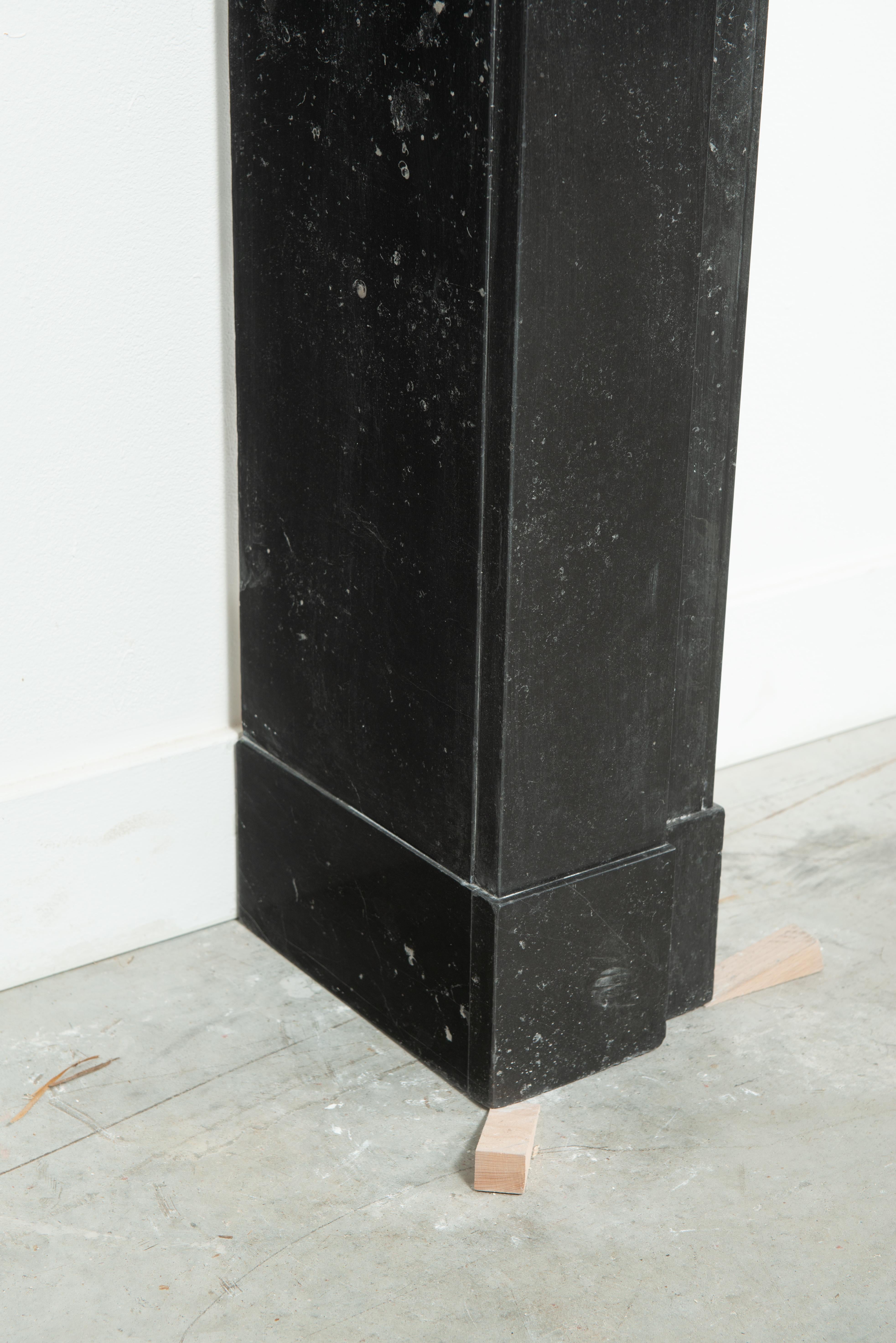 Piccolo caminetto antico con in vendita 13