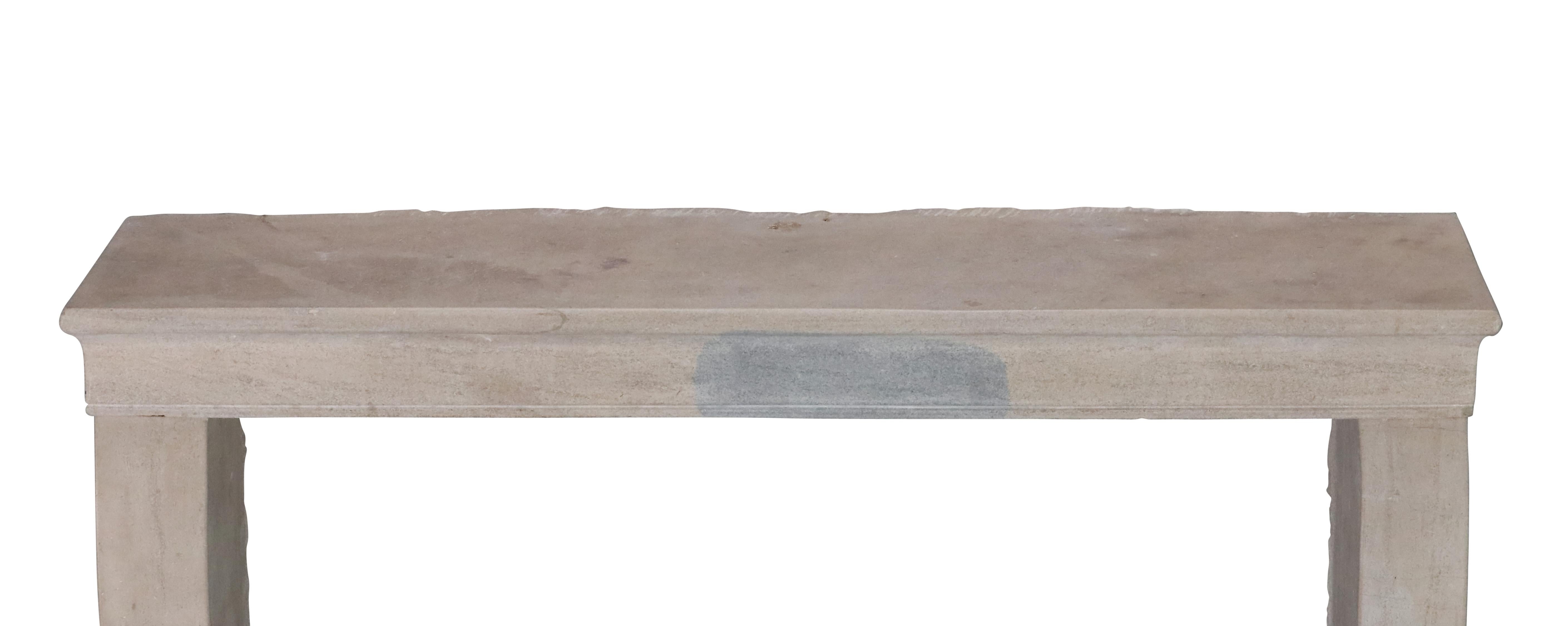 Petit manteau de cheminée antique pour The Modernity Timeless Living en vente 8