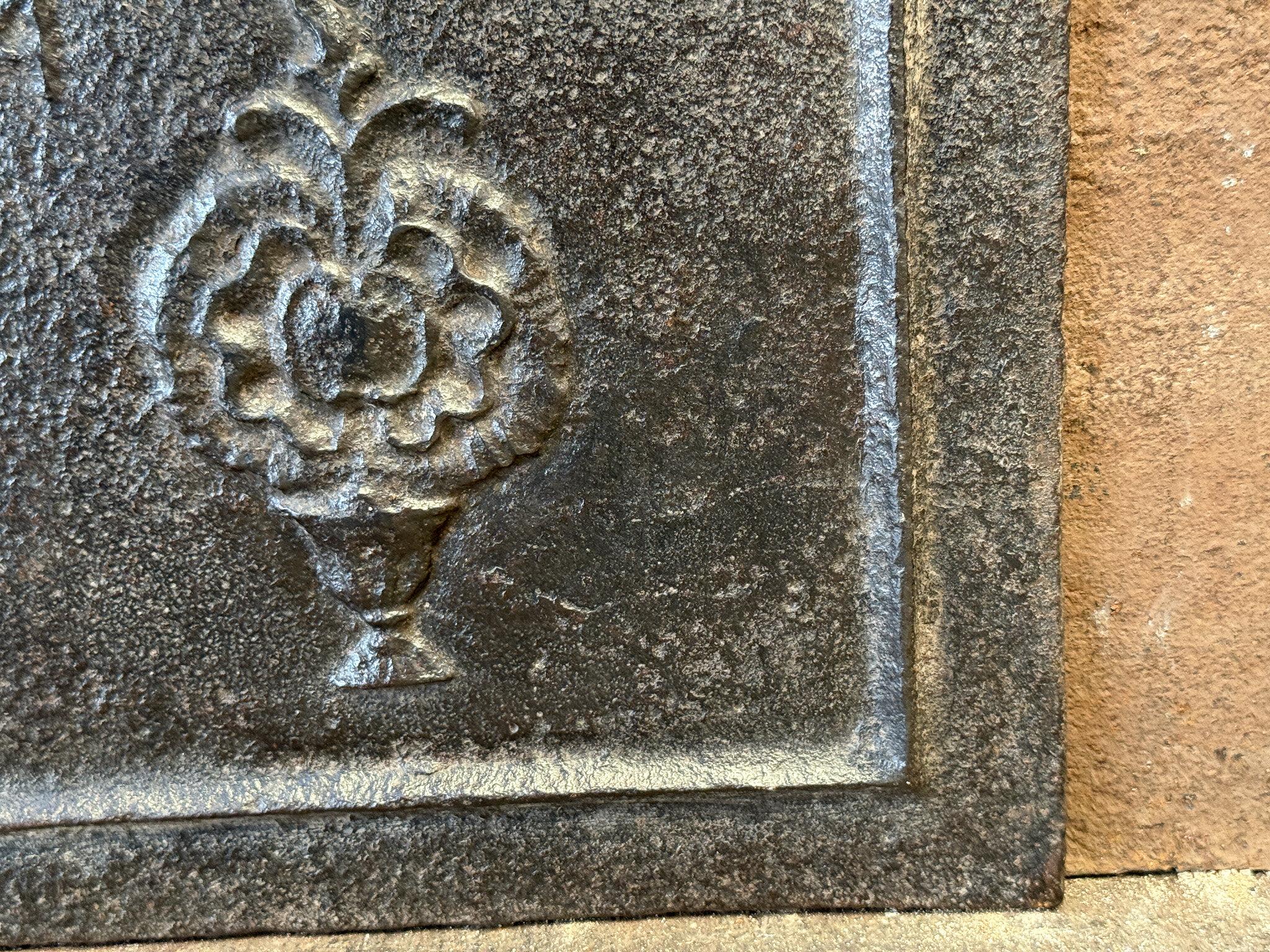 Calco Piccolo cesto di fiori antico per caminetto, 18° secolo in vendita