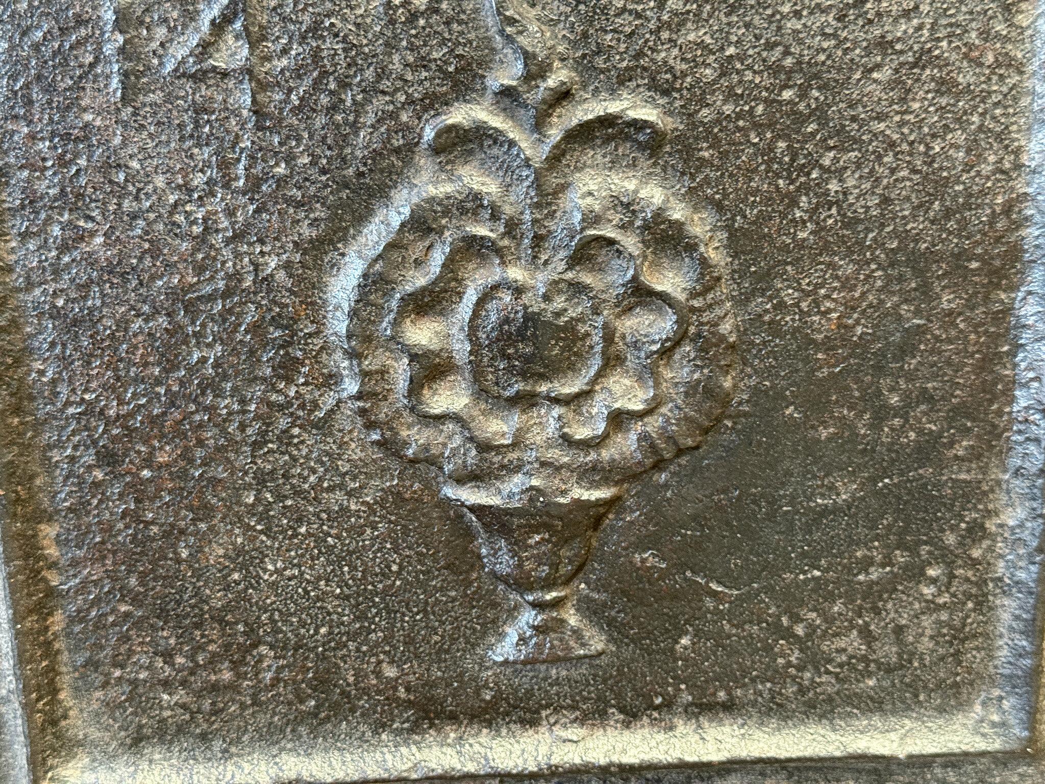 Piccolo cesto di fiori antico per caminetto, 18° secolo in vendita 1