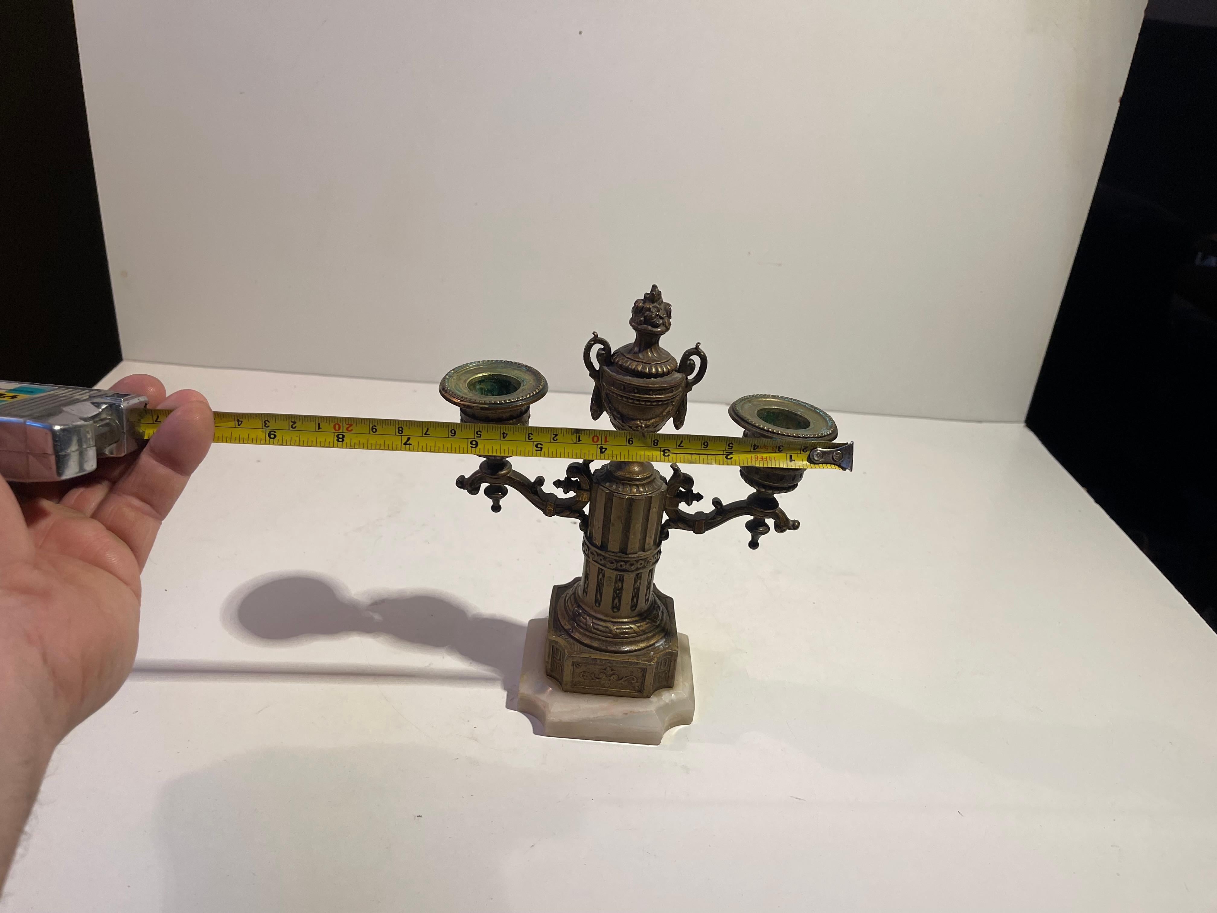 Piccolo candelabro francese antico in bronzo dorato, stile Luigi XVI in vendita 3
