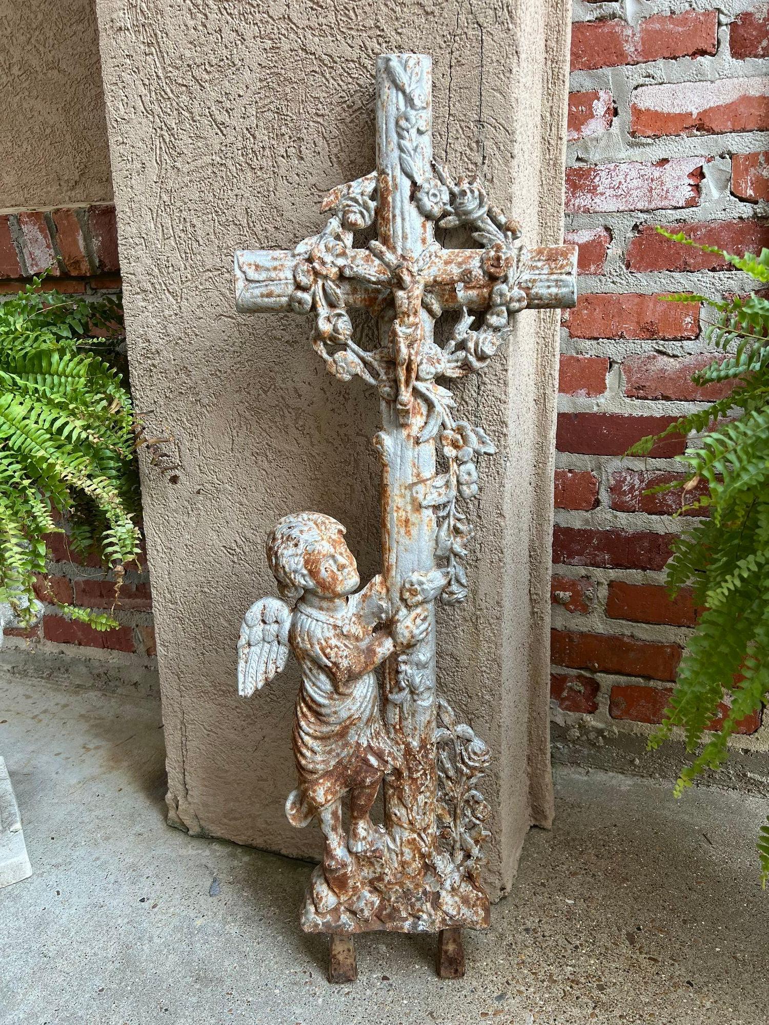 SMALL Antique French Cast Iron Cemetery Cross Crucifix Child Angel Garden Chapel.

Direct from France, a beautiful antique French cast-iron cemetery cross, in a SMALL SIZE with fabulous details throughout, including a full figure angel/cherub with