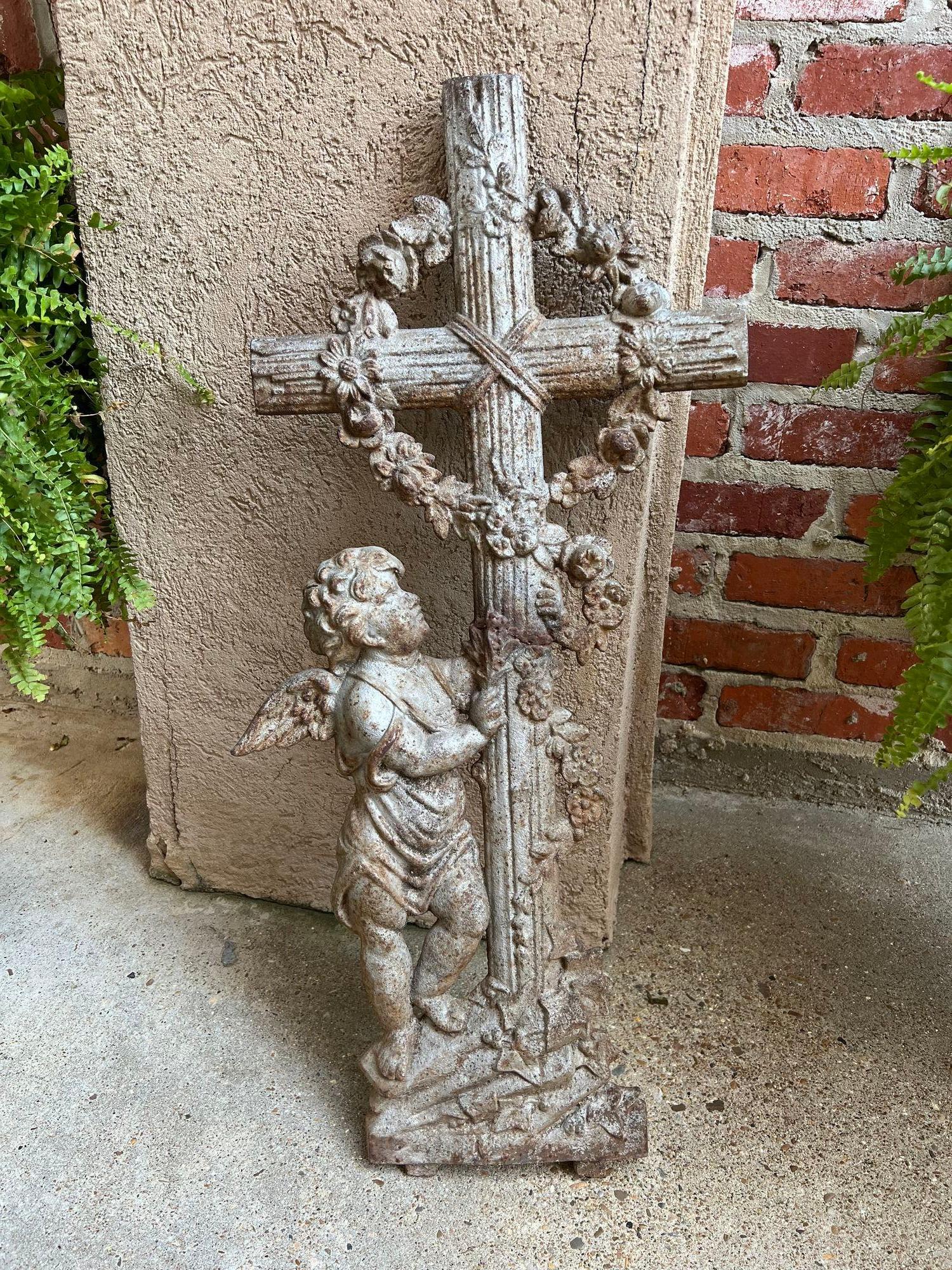 SMALL Antique French Cast Iron Cemetery Cross Crucifix Child Angel Garden Chapel.

Direct from France, a beautiful antique French cast-iron cemetery cross, in a SMALL SIZE with fabulous details throughout, including a full figure angel/cherub with