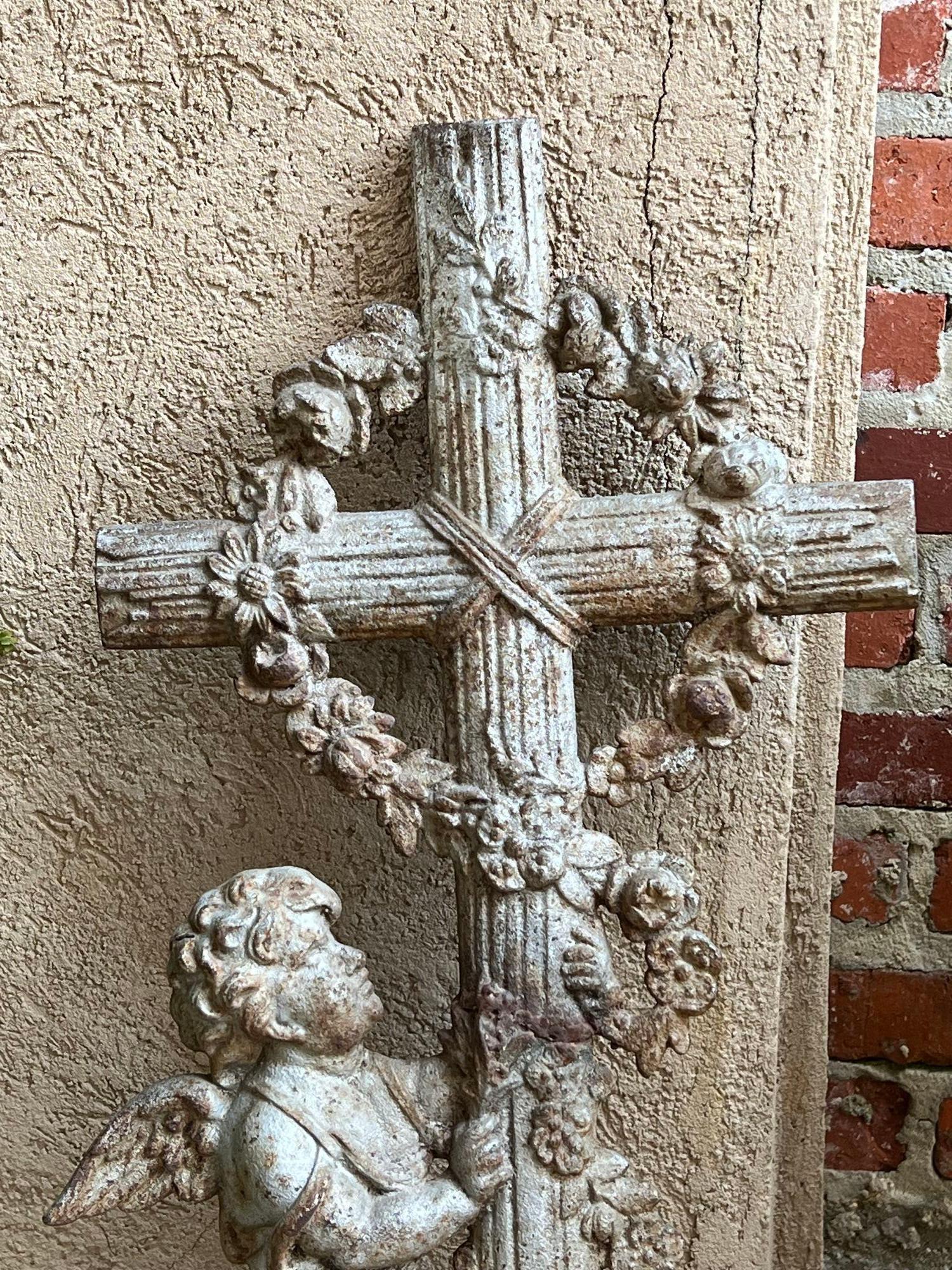SMALL Antike französische Gusseisen-Friedhofkreuz-Kreuz-Kreuz-Kreuz-Kinder-Engel-Gartenkapelle (Französische Provence) im Angebot