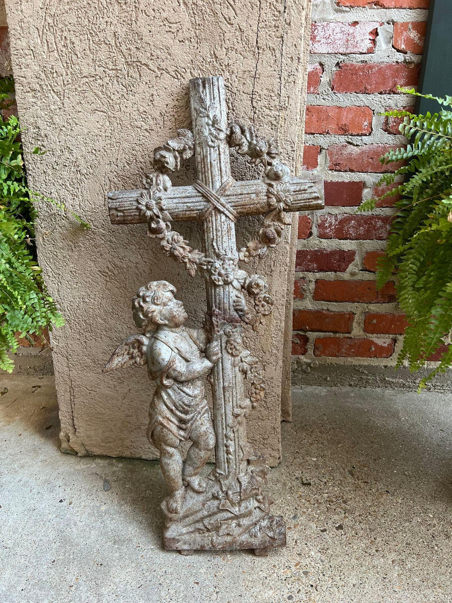 SMALL Antique French Cast Iron Cemetery Cross Crucifix Child Angel Garden Chapel In Good Condition For Sale In Shreveport, LA