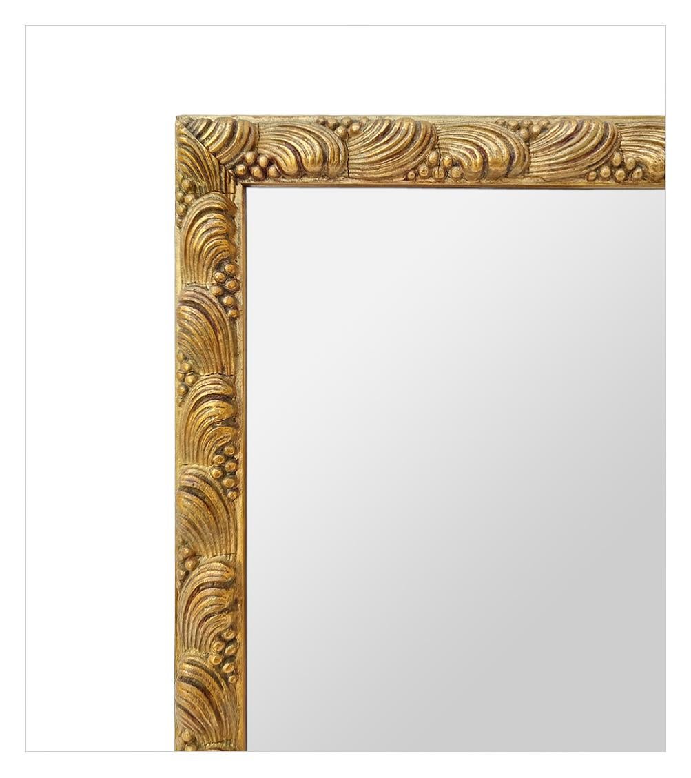 Antike französische Spiegelschalendekoration aus vergoldetem Holz, um 1900 (Patiniert) im Angebot