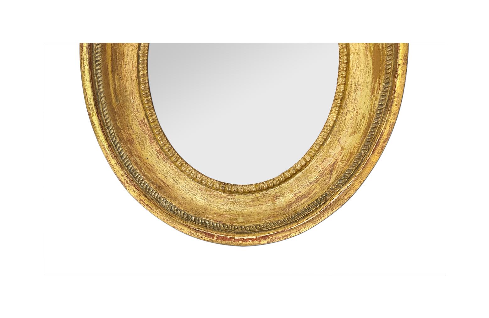 Ovaler antiker französischer Spiegel aus vergoldetem Holz, um 1860 (Französisch) im Angebot