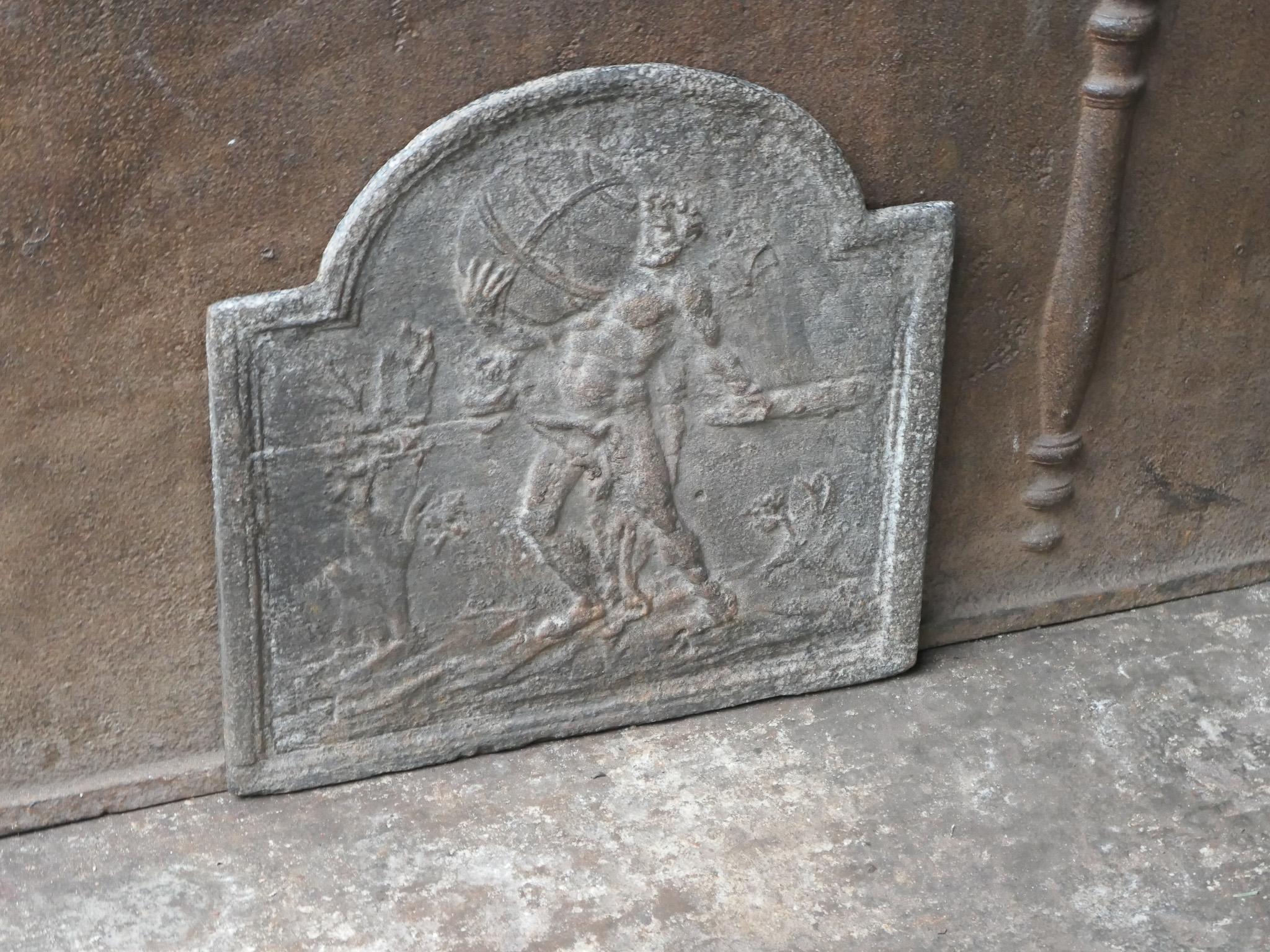 Kleiner antiker französischer 'Herkules und Himmel' Kaminaufsatz / Aufkantung (Eisen) im Angebot