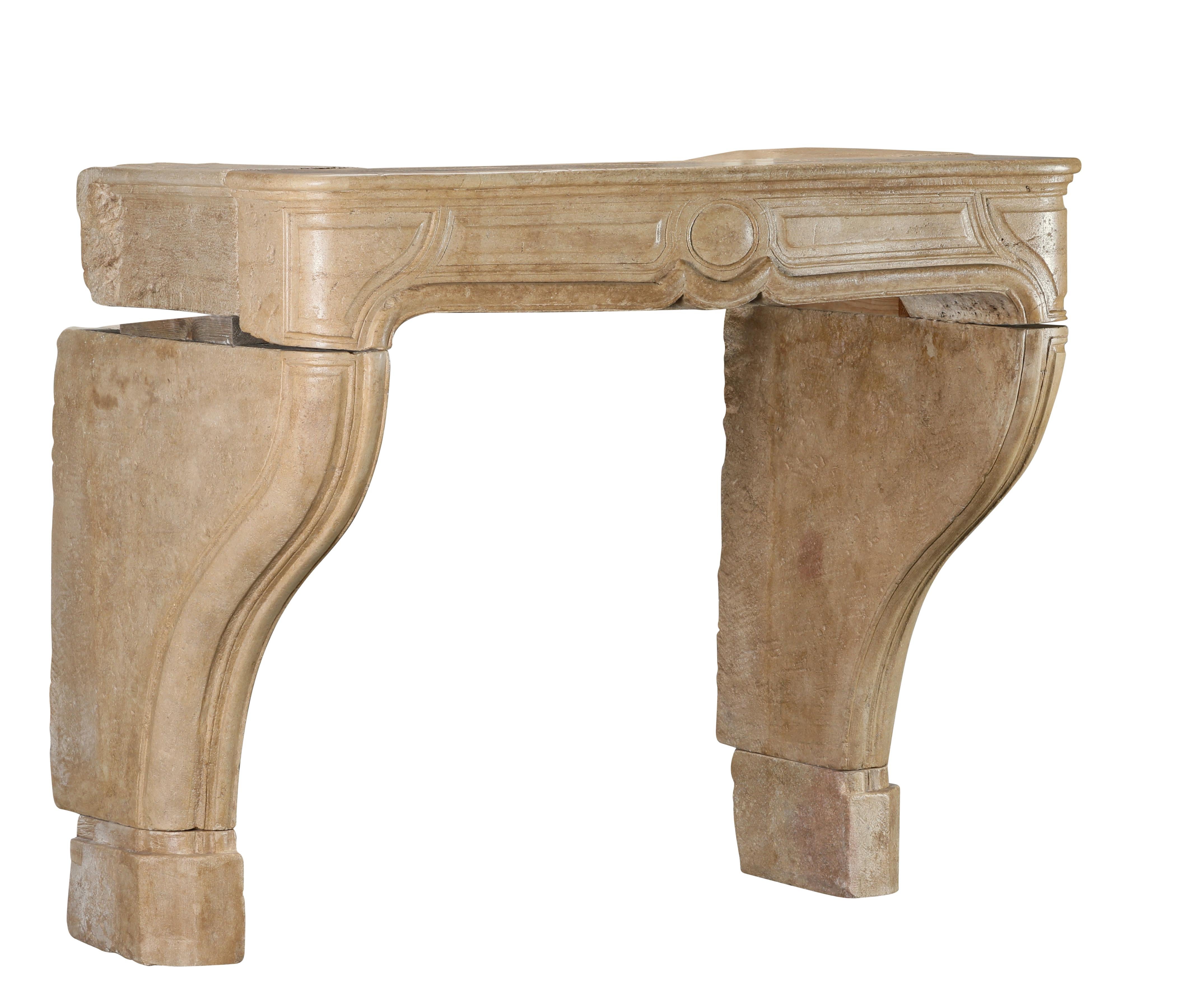 Petite cheminée française ancienne Louis XIV en grès du 18ème siècle en vente 10