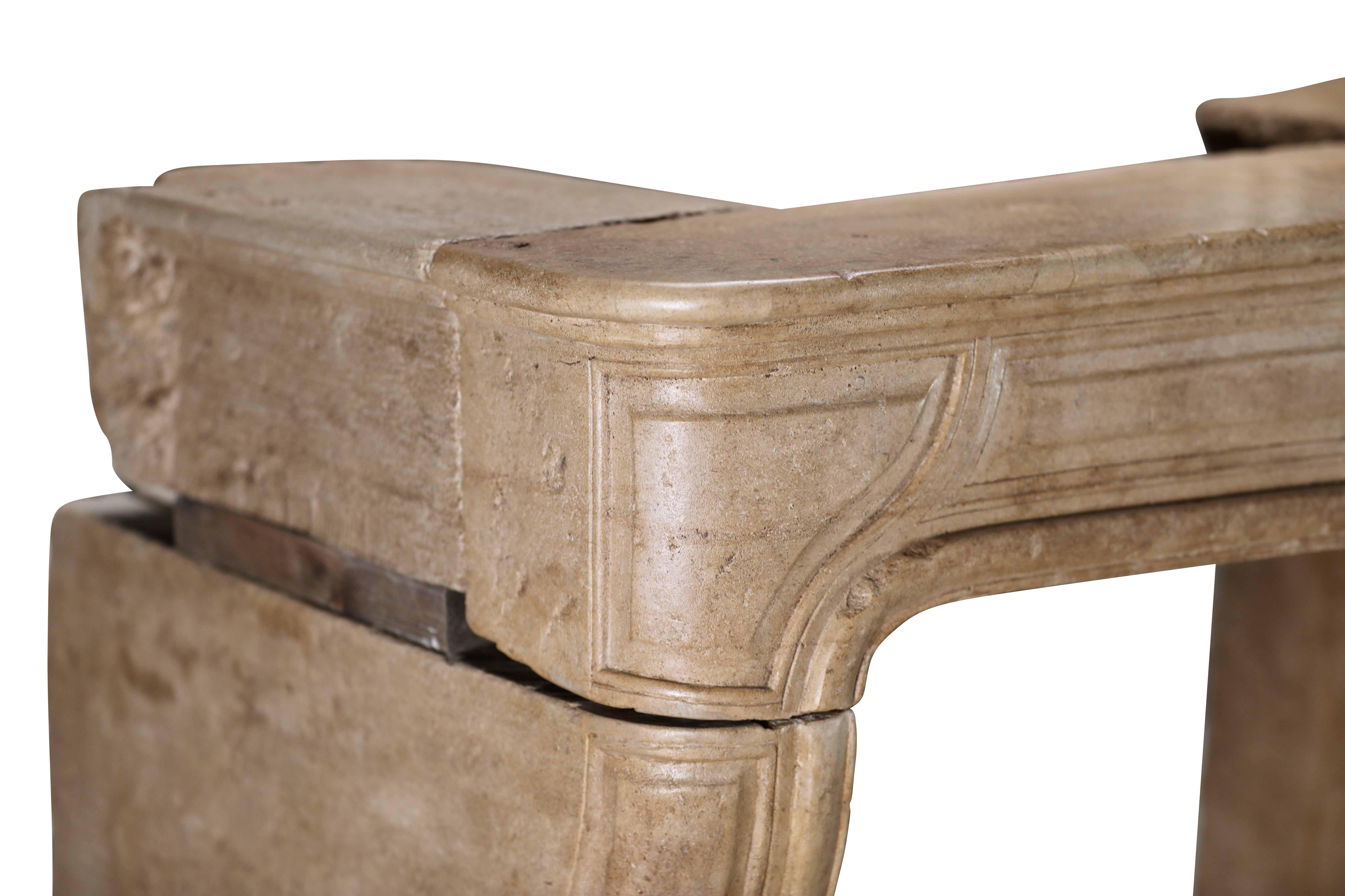 Petite cheminée française ancienne Louis XIV en grès du 18ème siècle en vente 11