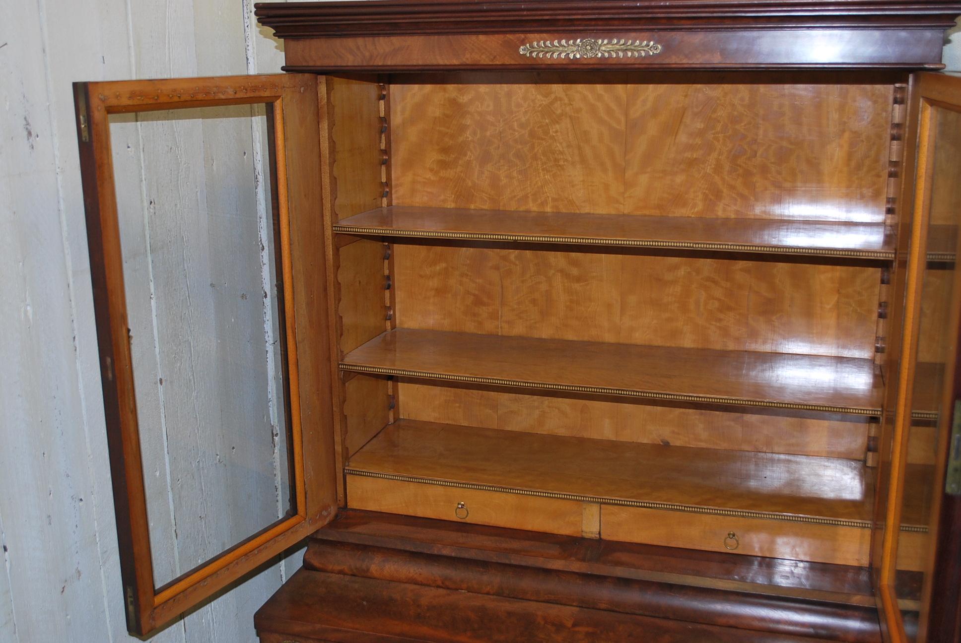 Small Antique French Mahogany Secretaire Bookcase im Zustand „Gut“ im Angebot in Winchcombe, Gloucesteshire