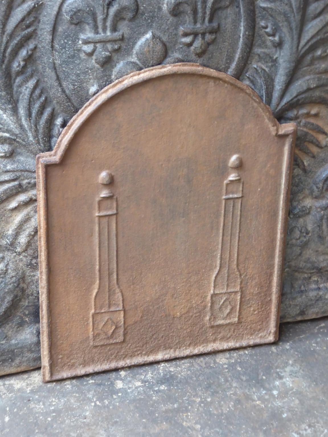 Néoclassique Petite plaque de cheminée néoclassique française ancienne Pillars of Freedom en vente