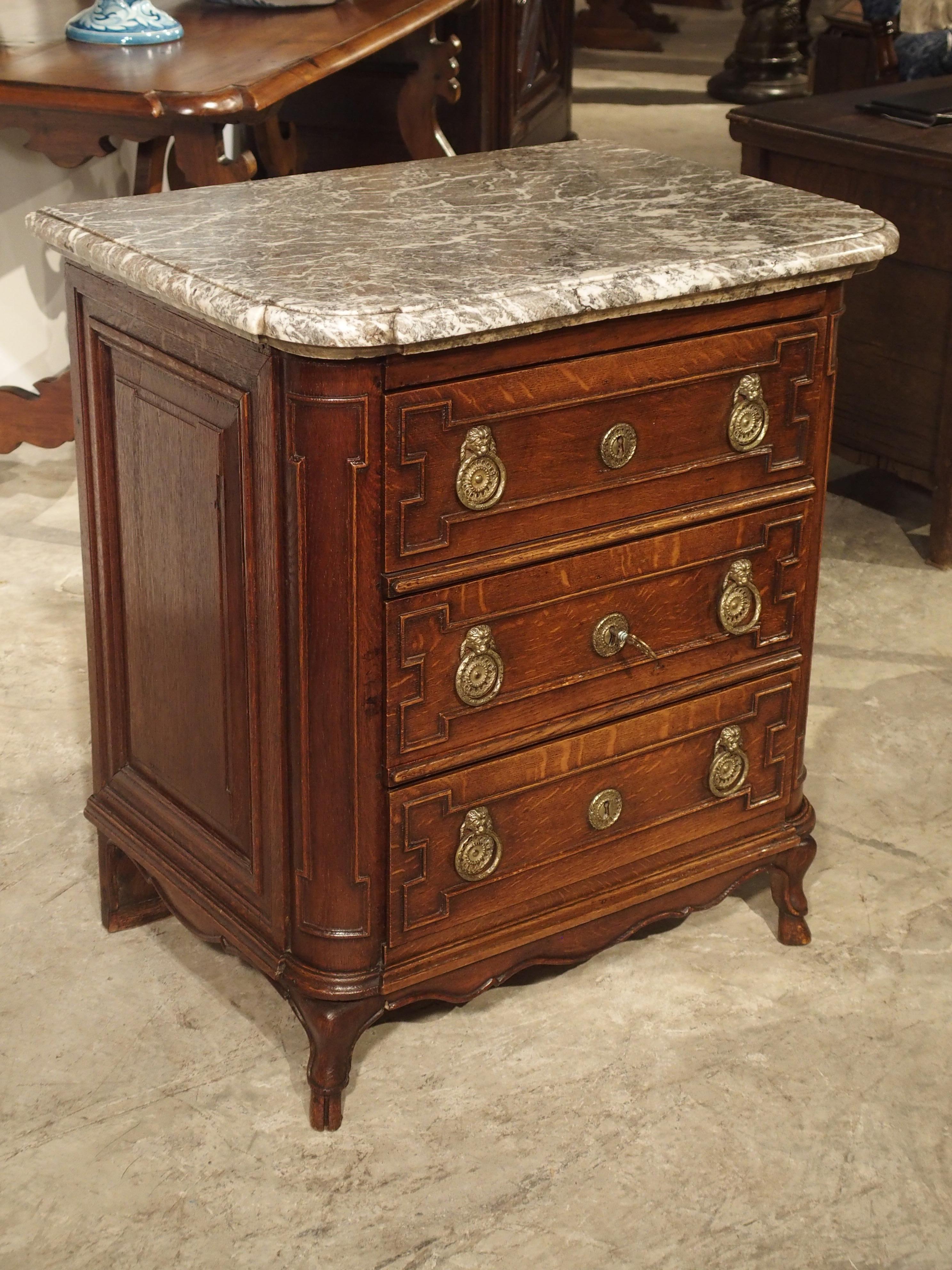 Small Antique French Oak Commode with Marble Top, circa 1770 In Good Condition In Dallas, TX