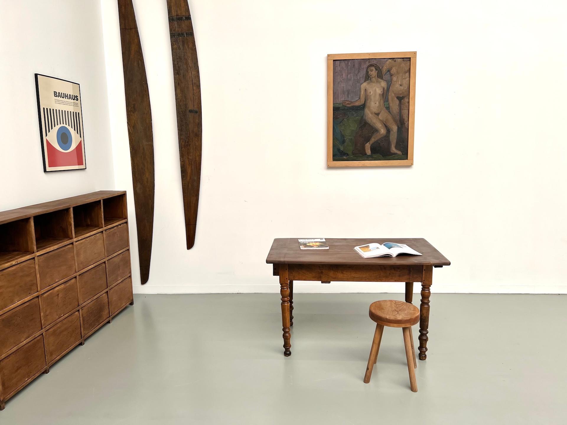 Kleiner antiker französischer Tisch aus massivem Nussbaum, 1890 im Angebot 12