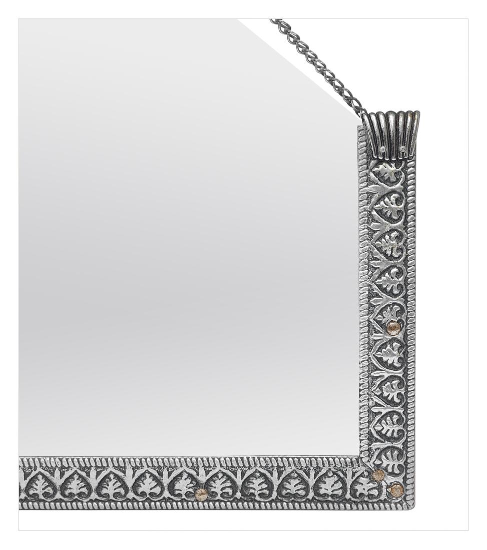Milieu du XXe siècle Petit Antique Mirror Français en métal repoussé, circa 1930 en vente