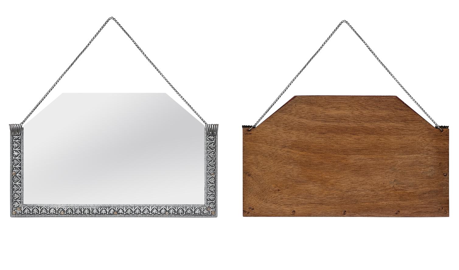 Miroir Petit Antique Mirror Français en métal repoussé, circa 1930 en vente