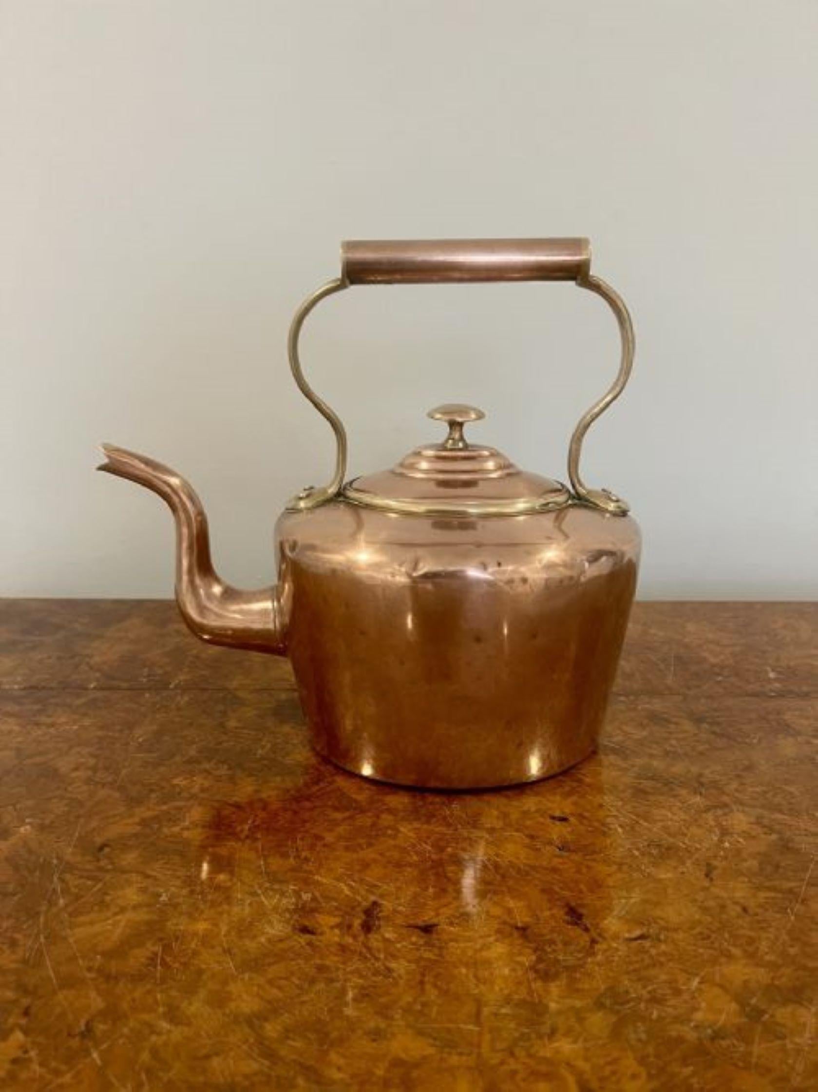 Small antique George III quality copper kettle  In Good Condition For Sale In Ipswich, GB