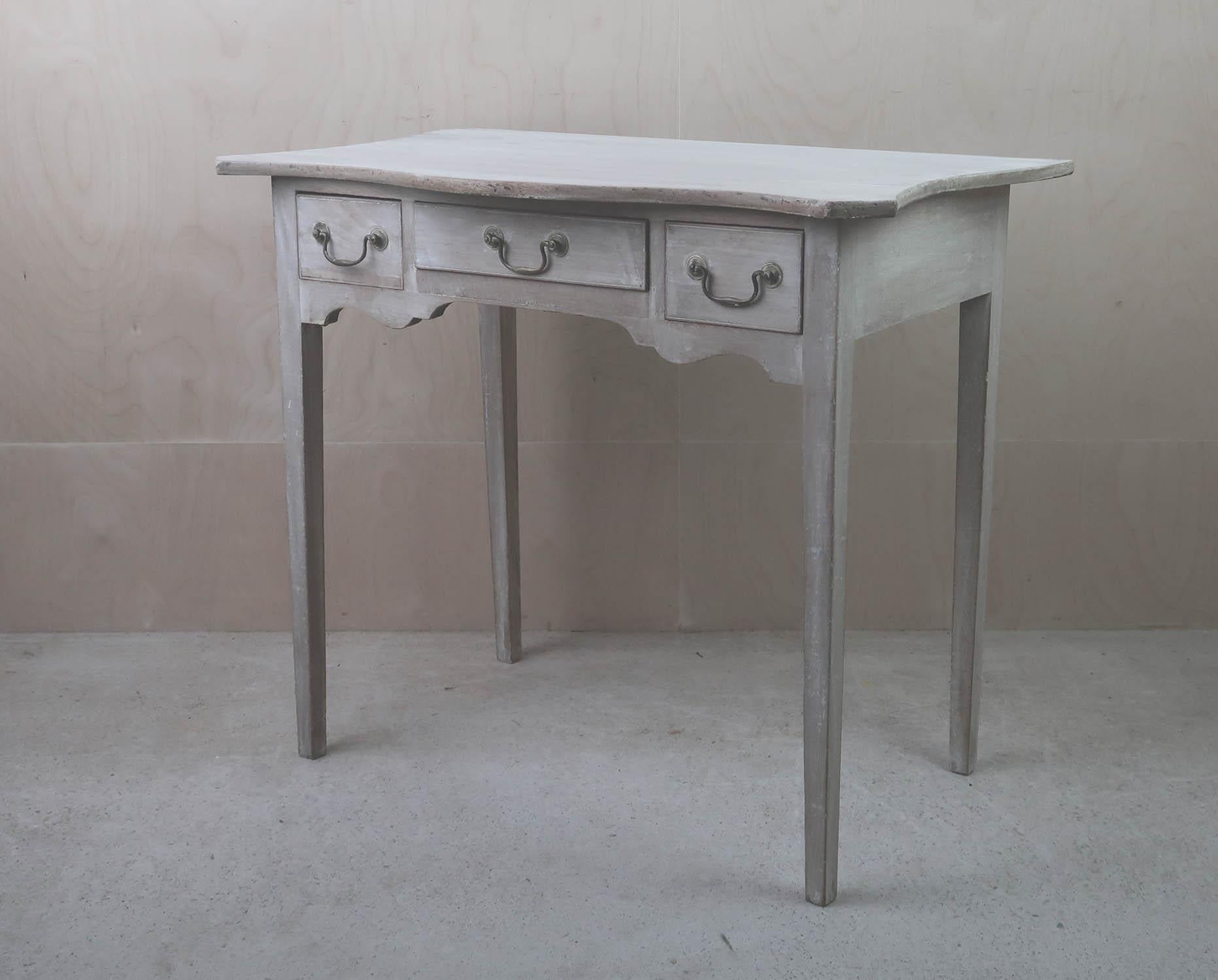 Elegant bleached tropical hardwood table

Recently bleached

Lovely serpentine shaped top

Original brass hardware

Free Uk shipping








