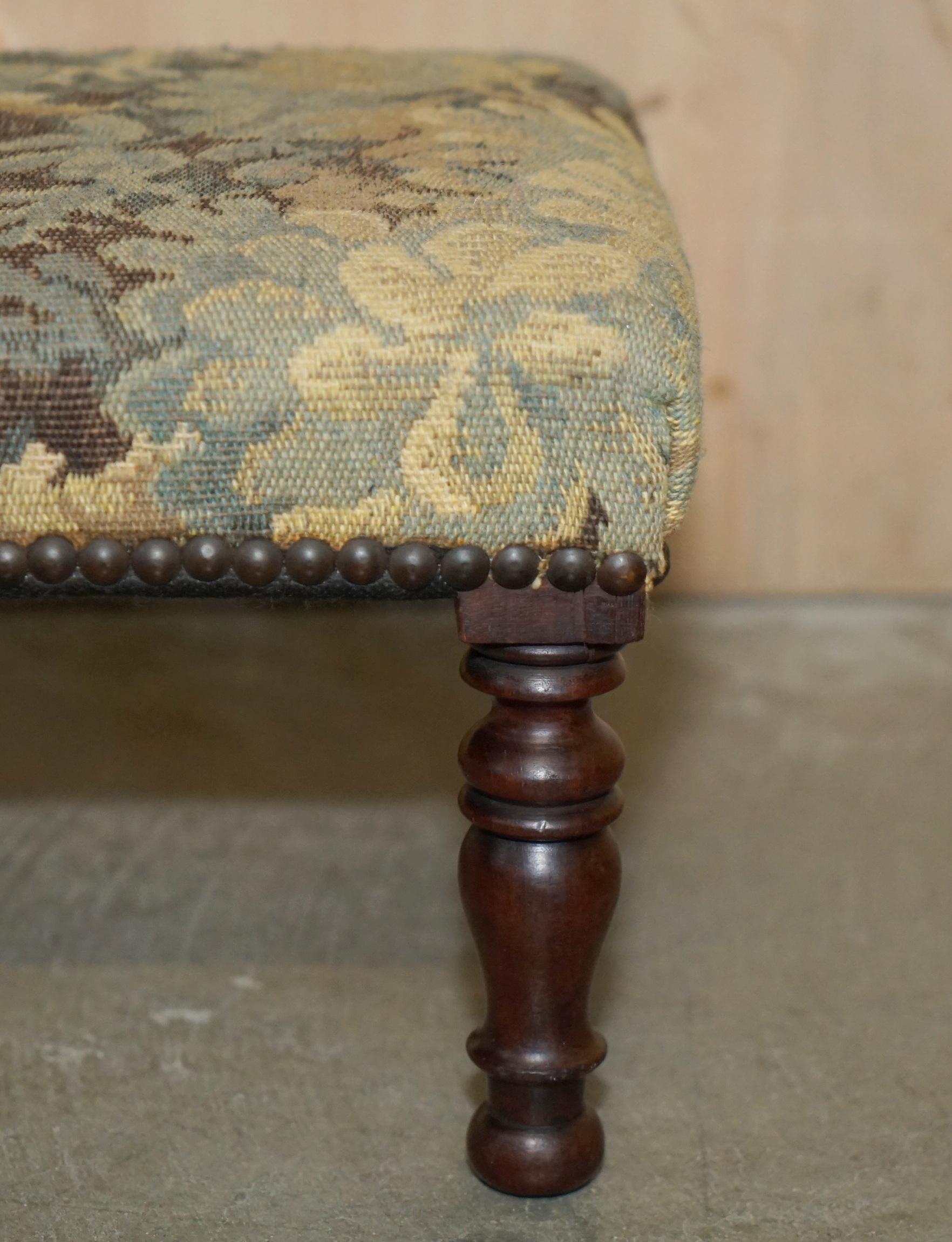 SMALL ANTIQUE GEORGIAN  Style ENGLiSH COUNTRY HOUSE FOOTSTOOL VERZIERTES KLEID im Angebot 5