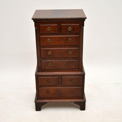 Petite commode ancienne de style géorgien en acajou