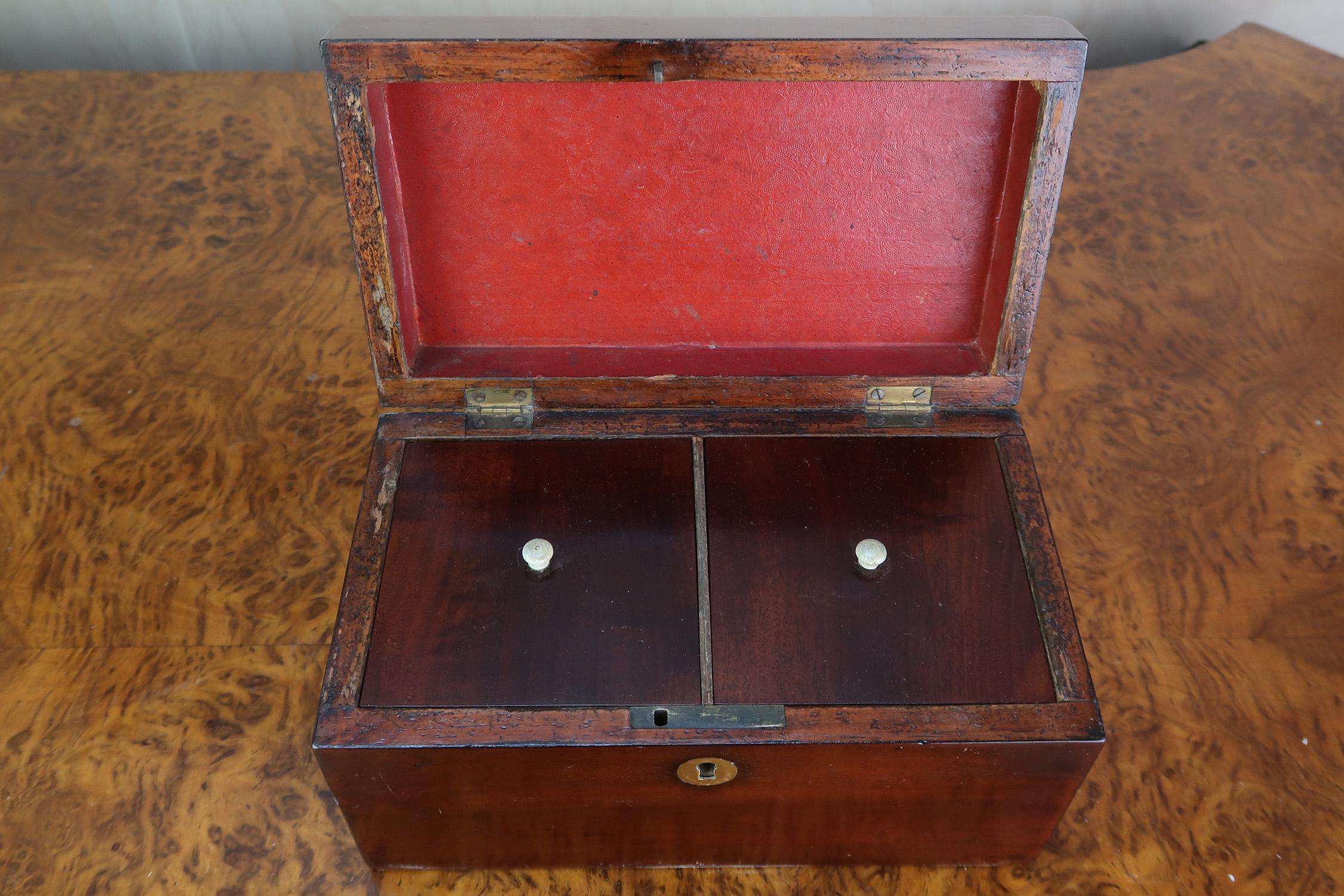 Anglais Petite boîte à thé géorgienne ancienne avec bandes croisées. A.I.C. C.1800 en vente