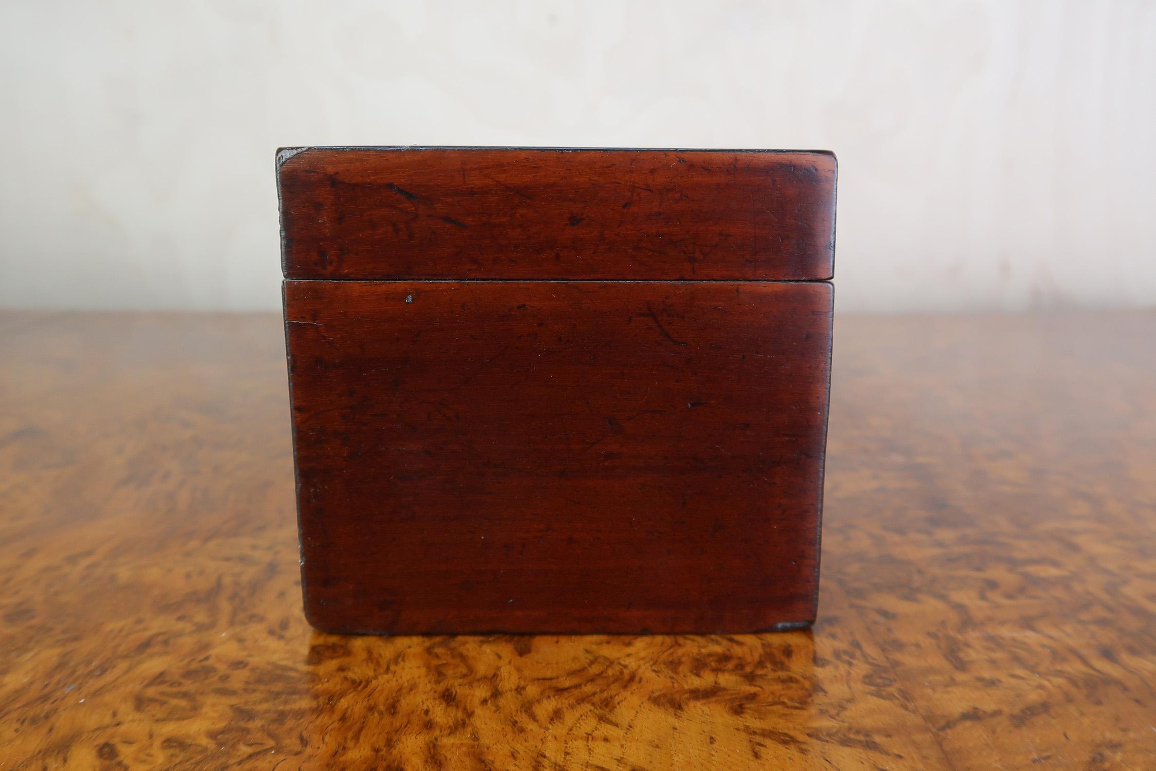 Petite boîte à thé géorgienne ancienne avec bandes croisées. A.I.C. C.1800 Bon état - En vente à St Annes, Lancashire