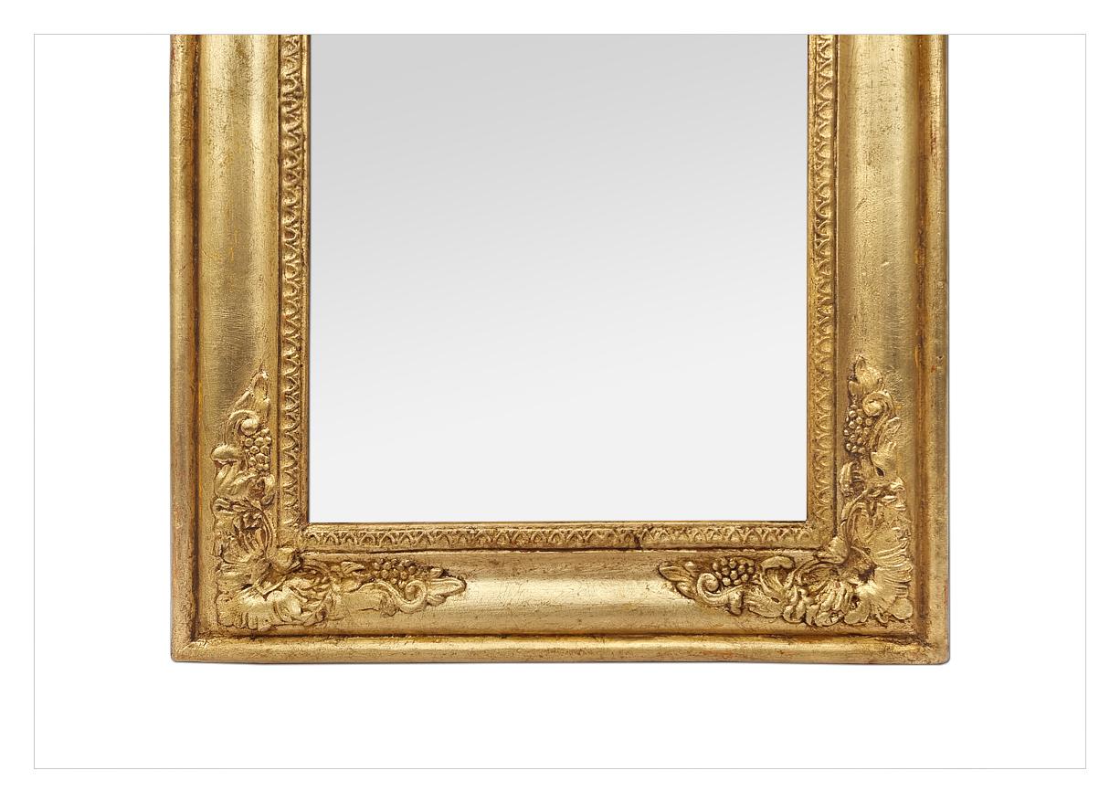 Dorato Piccolo specchio antico in legno dorato, stile Restaurazione francese, circa 1890 in vendita