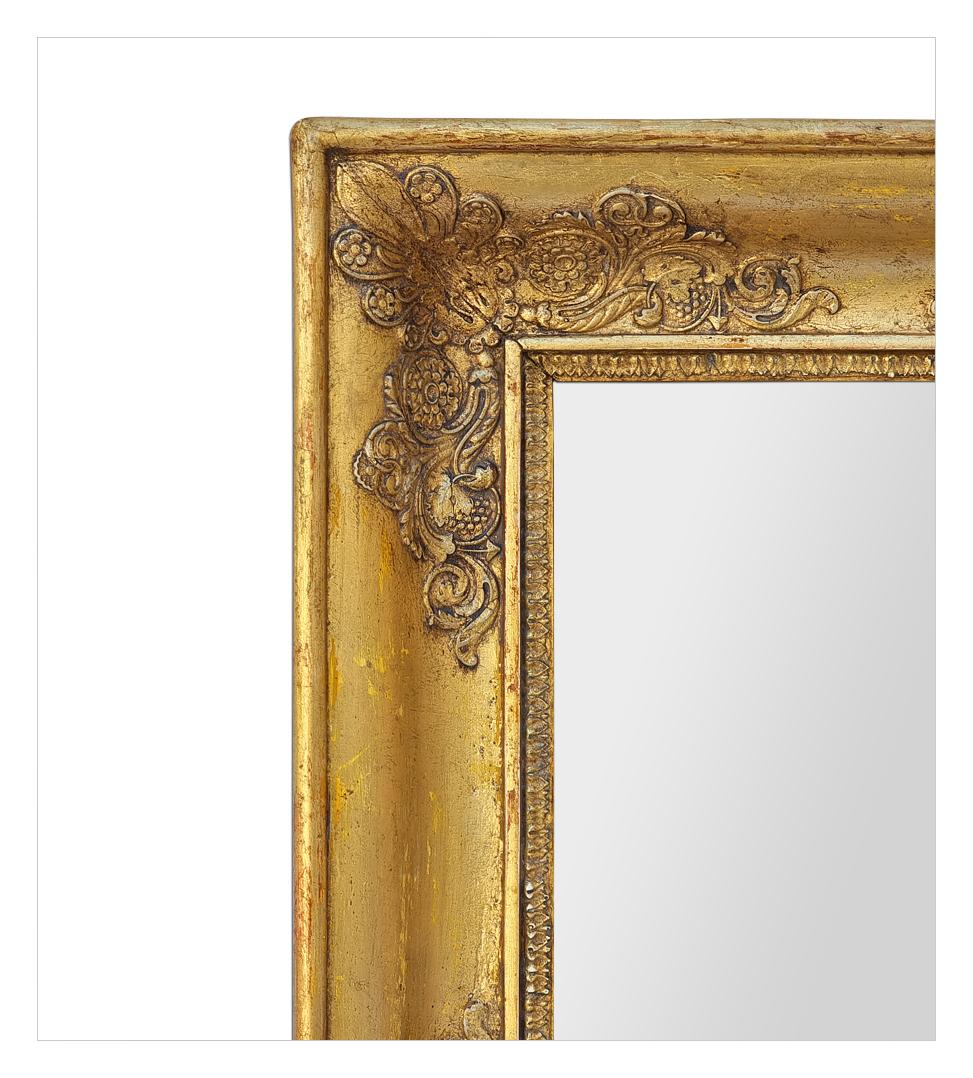 Small Antique Giltwood Wall Mirror, French Restoration Period, circa 1830 In Good Condition For Sale In Paris, FR