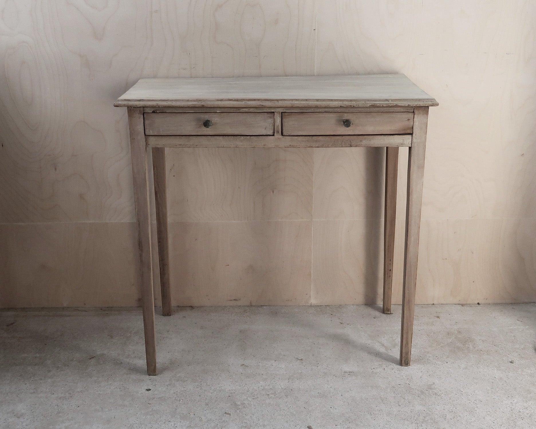 Elegant bleached tropical hardwood table

Lovely colour

Recently bleached

With 2 drawers

Original brass hardware

Free Uk shipping







