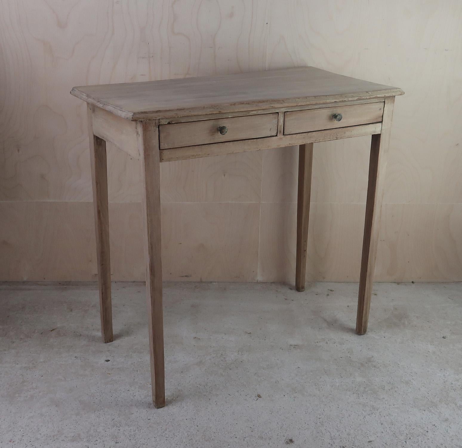 Gustaviano Small Antique Gustavian Style Bleached Side Table. English C.1800 in vendita