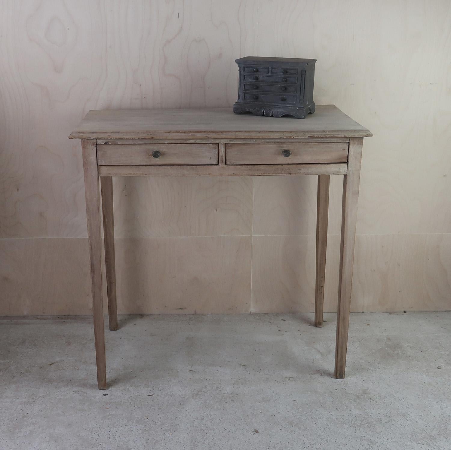 Inglese Small Antique Gustavian Style Bleached Side Table. English C.1800 in vendita