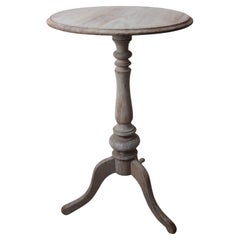 Petite table ronde blanchie de style gustavien ancien, Angleterre, vers 1850