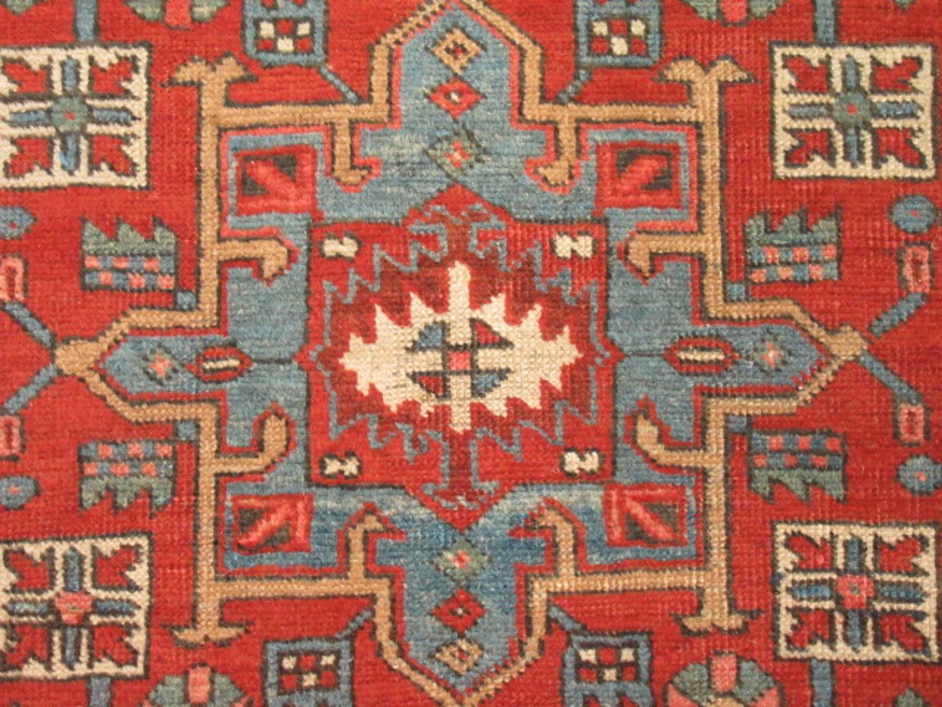 Small Antique Hand-Knotted Wool Persian Heriz Rug In Excellent Condition For Sale In Atlanta, GA