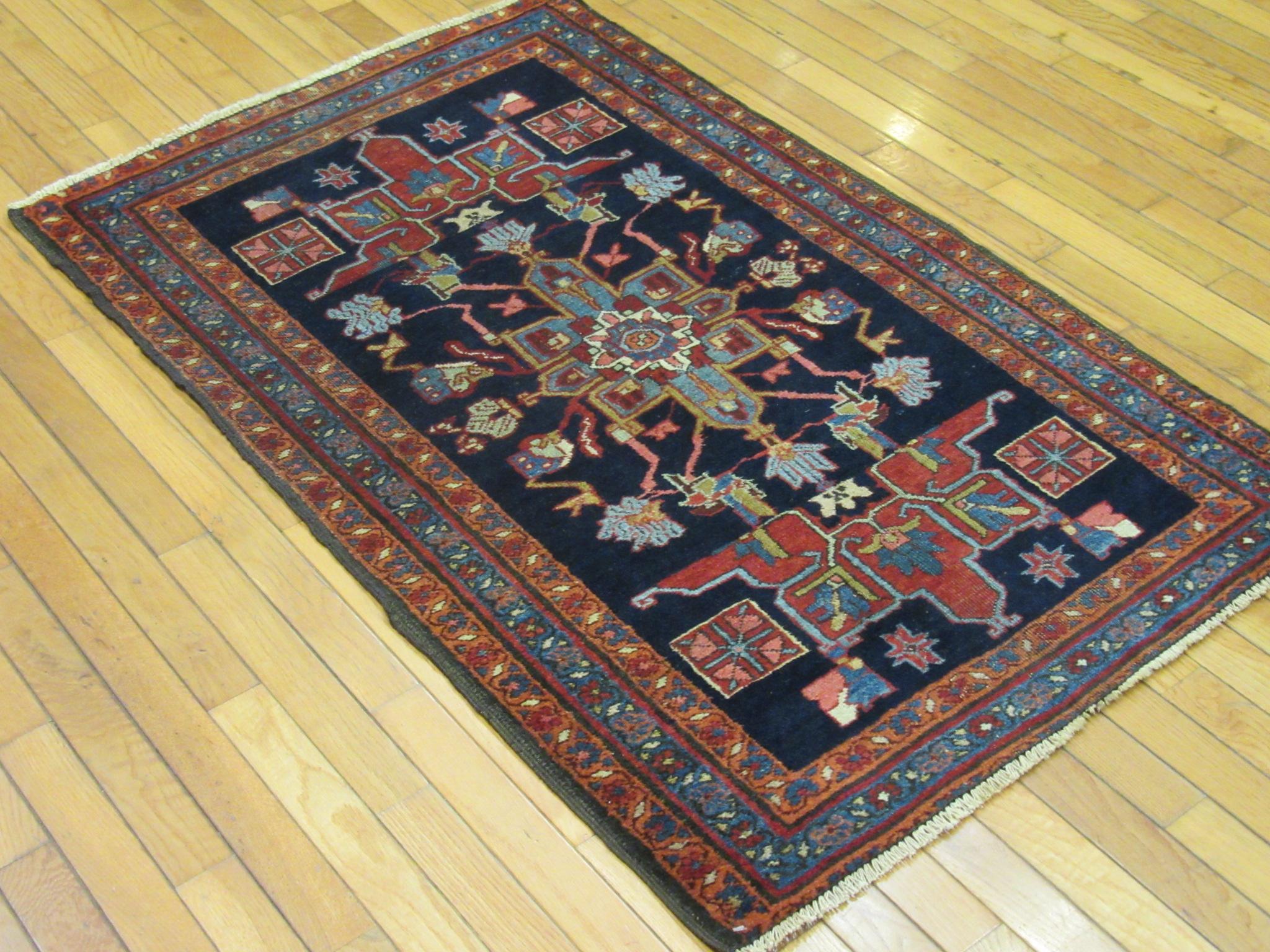 Small Antique Hand Knotted Wool Persian Heriz Rug In Excellent Condition For Sale In Atlanta, GA