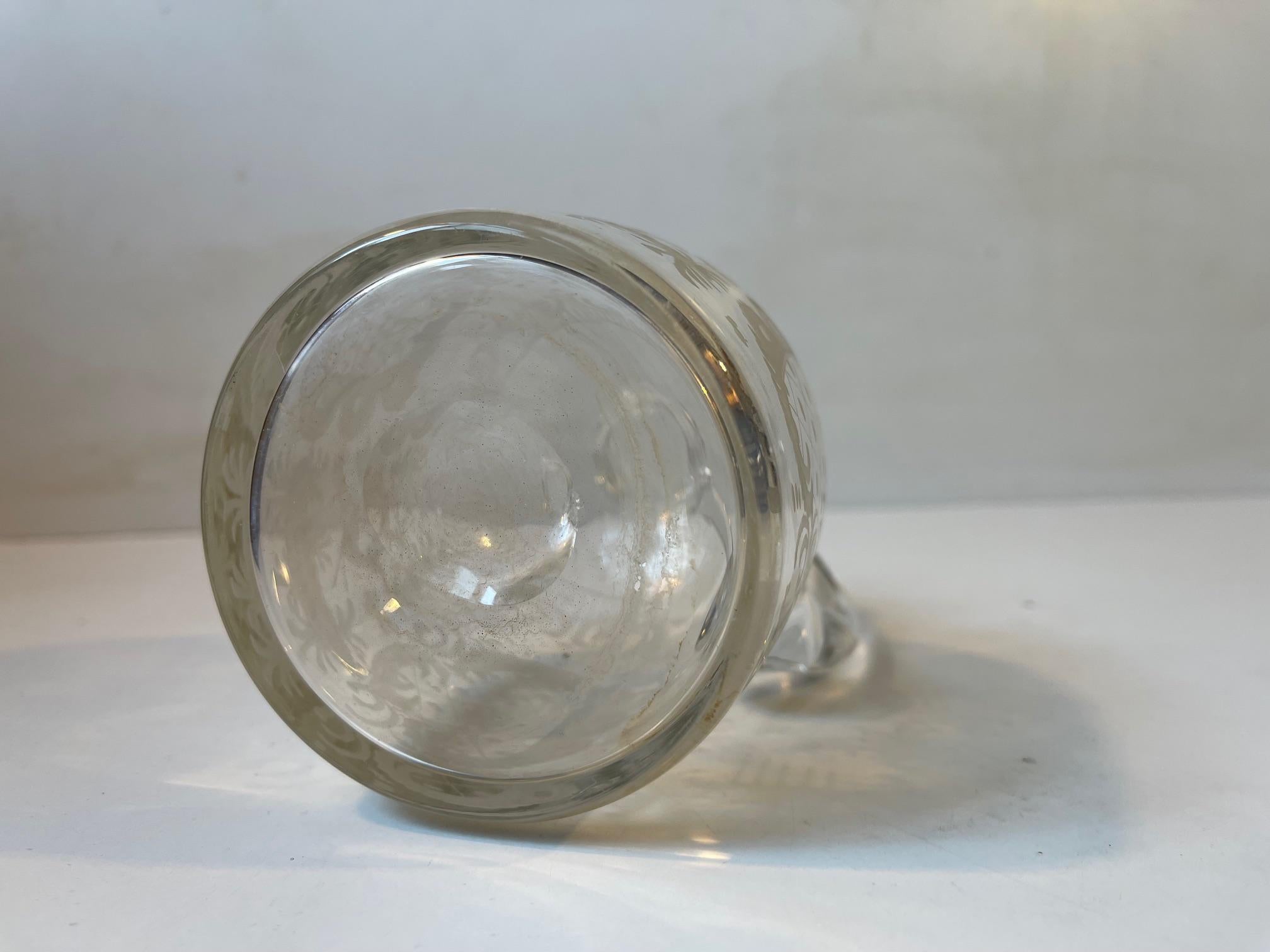 20ième siècle Petite carafe Holmegaard en verre gravé, années 1900 en vente