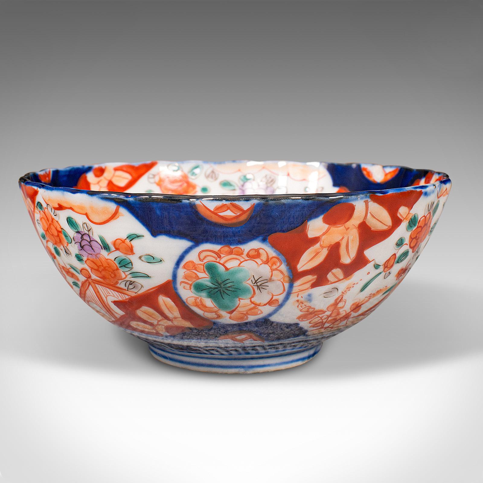 Small Antique Imari Bowl, Japanese, Ceramic, Decorative Dish, Meiji, Victorian In Good Condition For Sale In Hele, Devon, GB