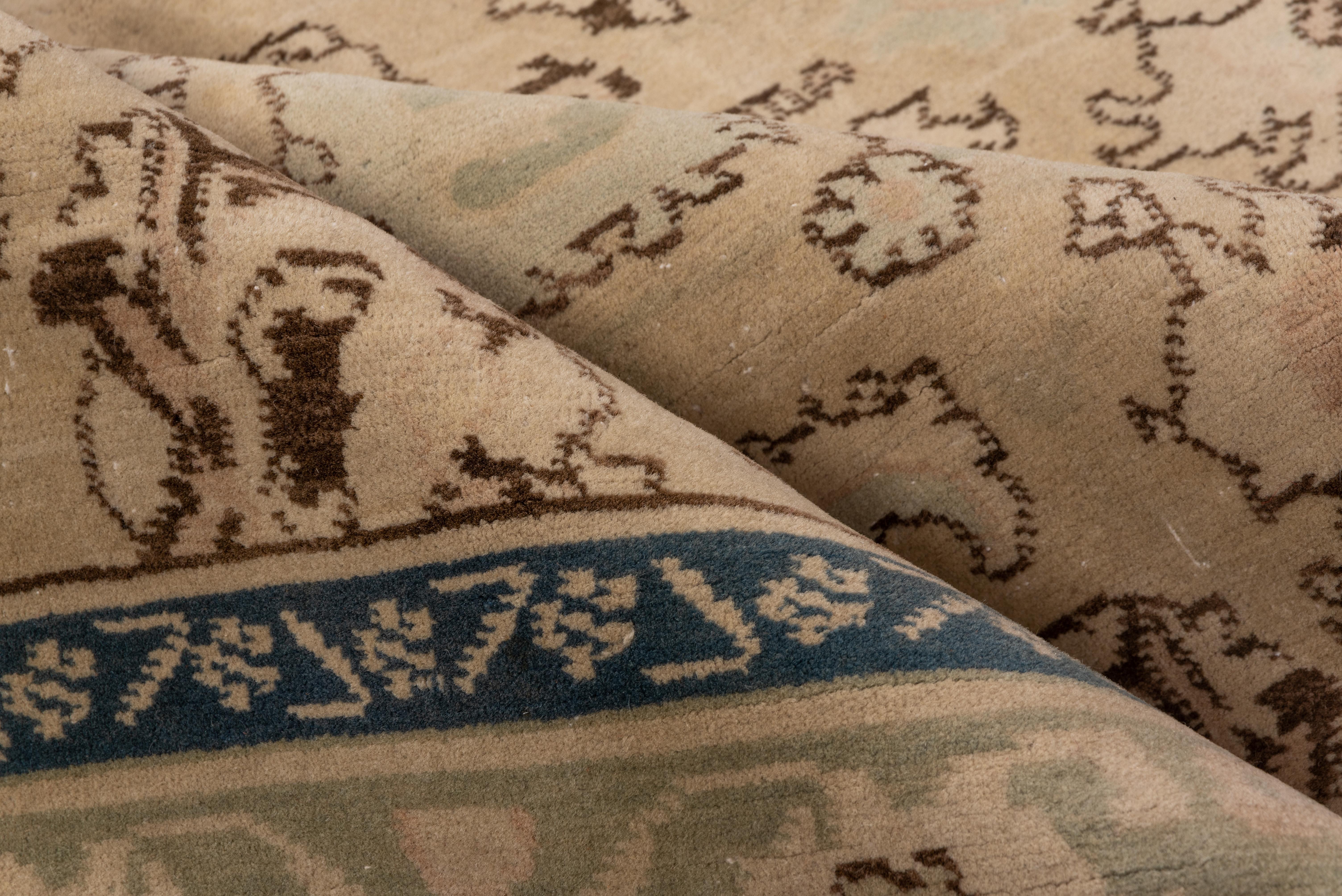 Indien Petit tapis indien ancien Agra, vers les années 1920, palette de couleurs douces en vente